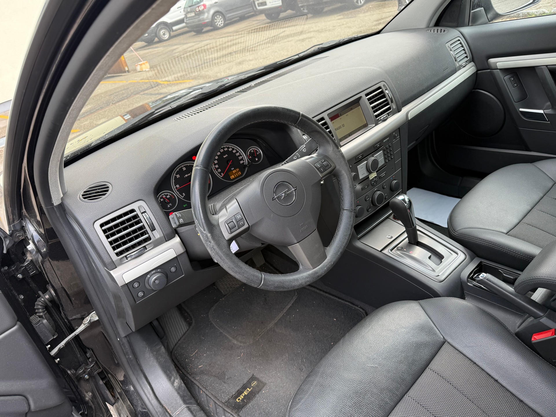 OPEL Vectra 1.9 CDTi 16V Diamond Automatic-image-9