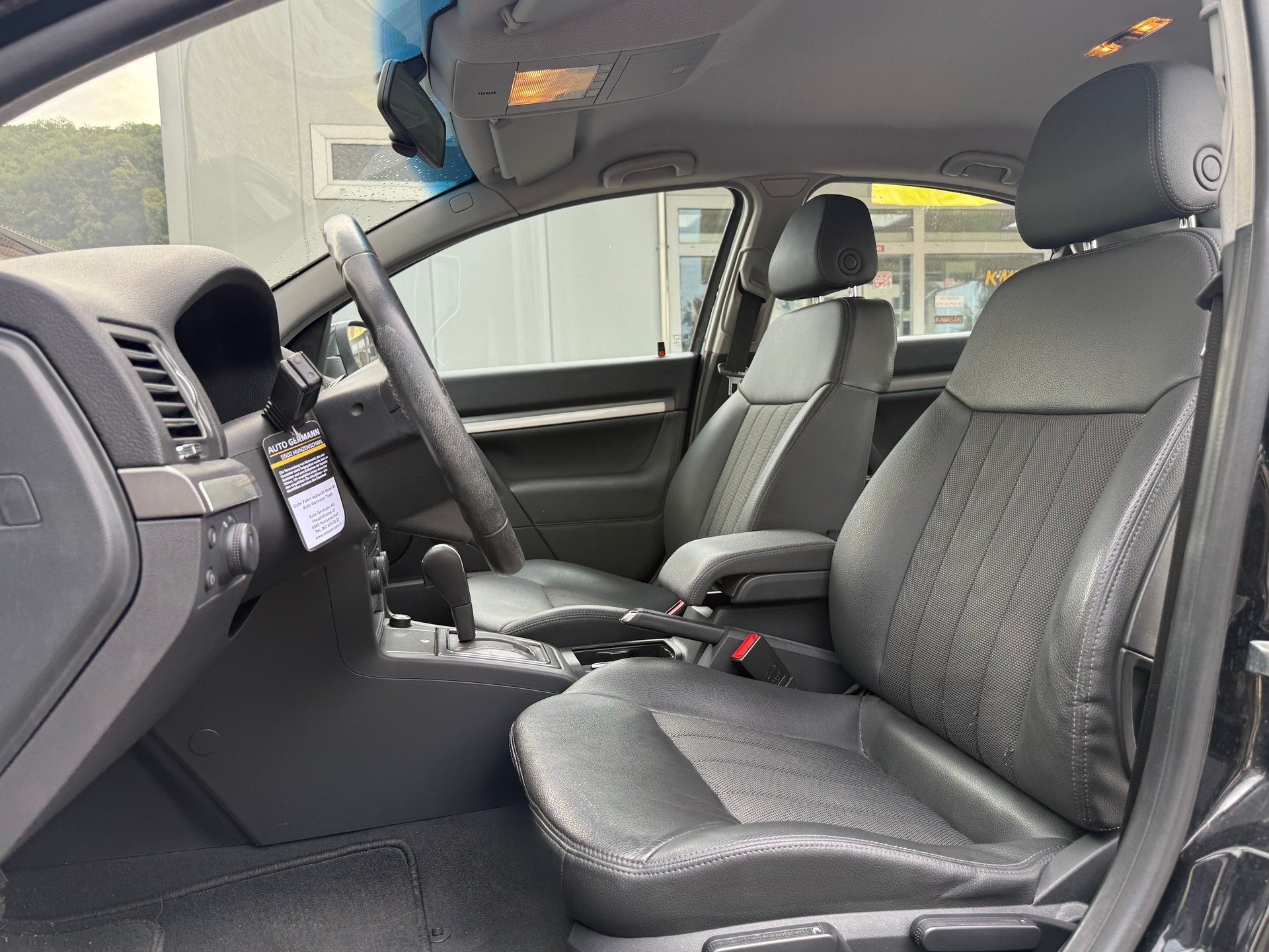 OPEL Vectra 1.9 CDTi 16V Diamond Automatic-image-8