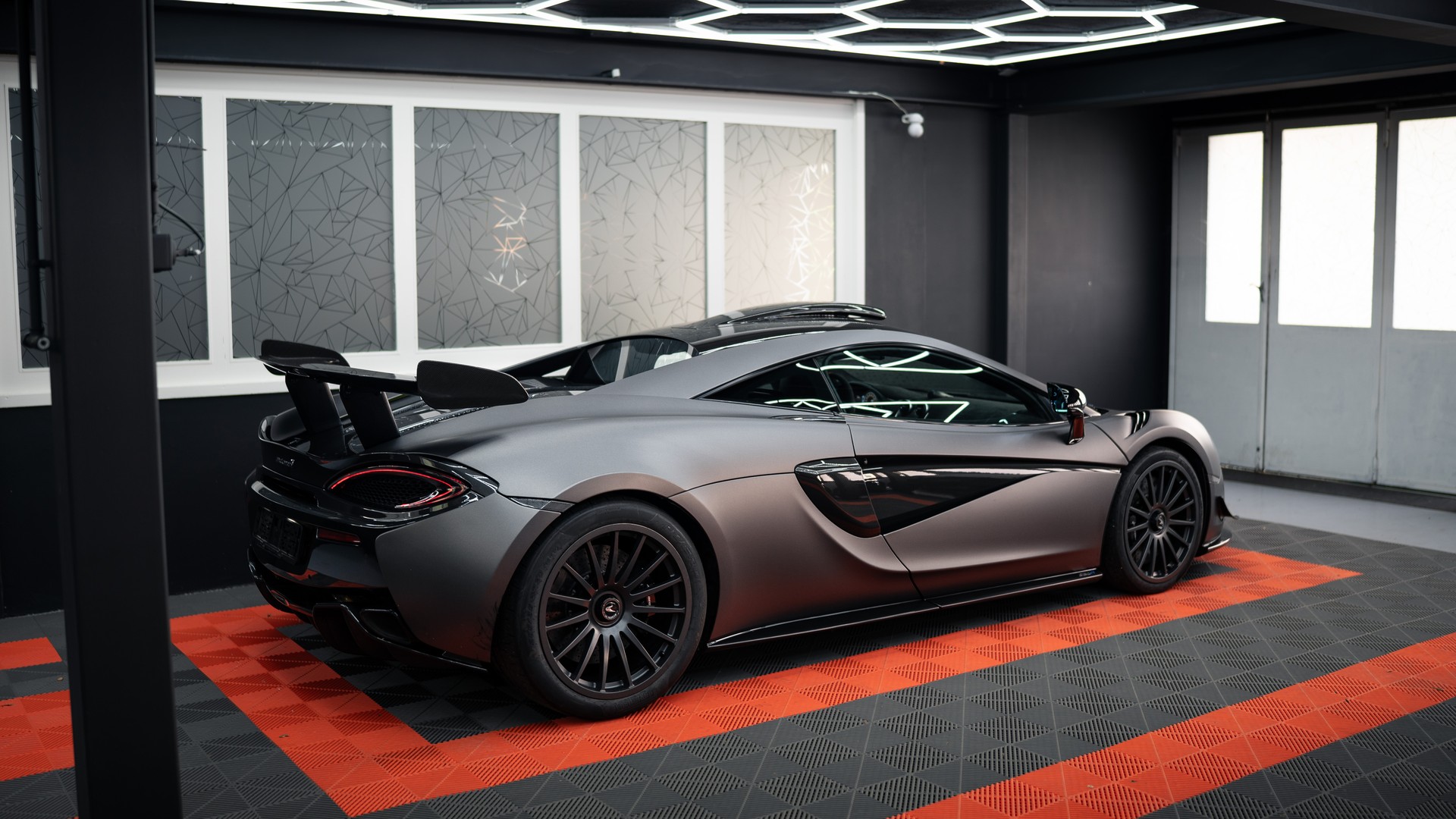 McLAREN 620R 1 of 225-image-5