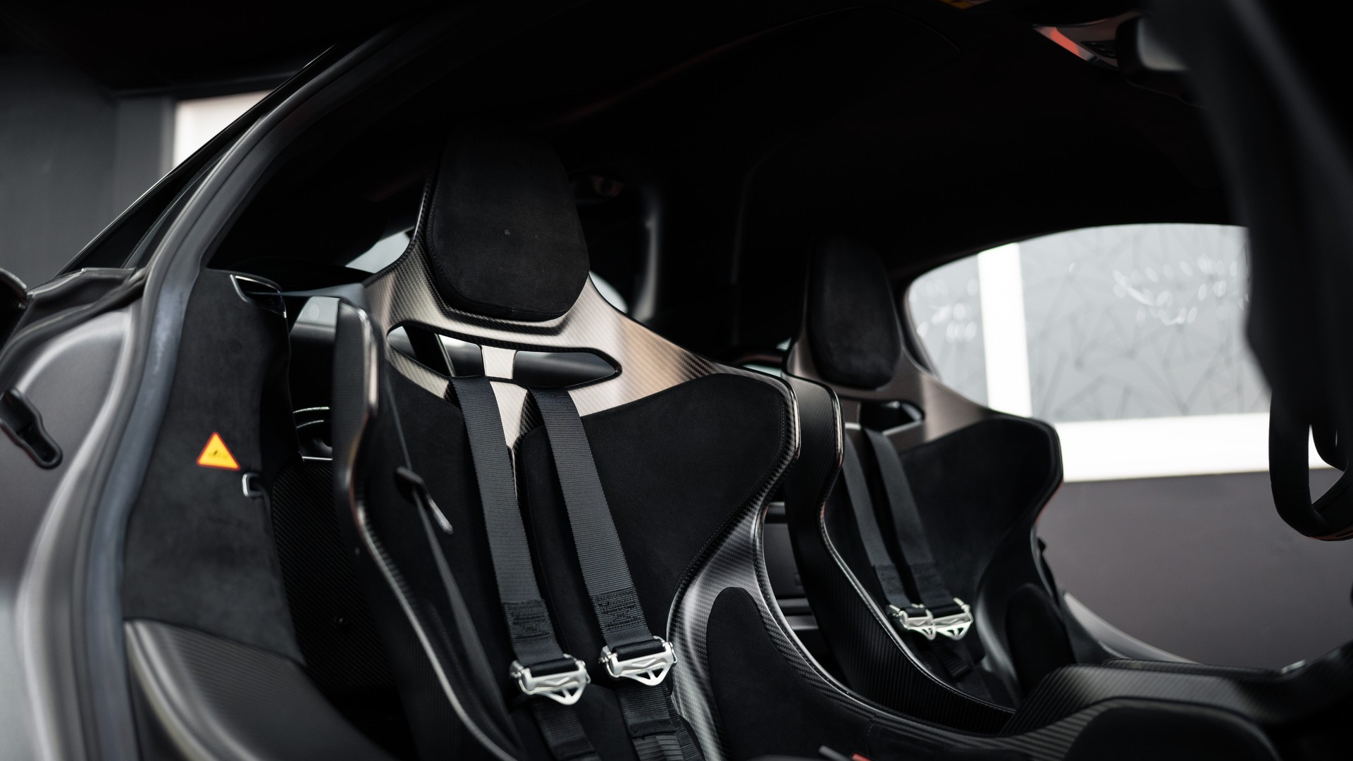McLAREN 620R 1 of 225-image-9