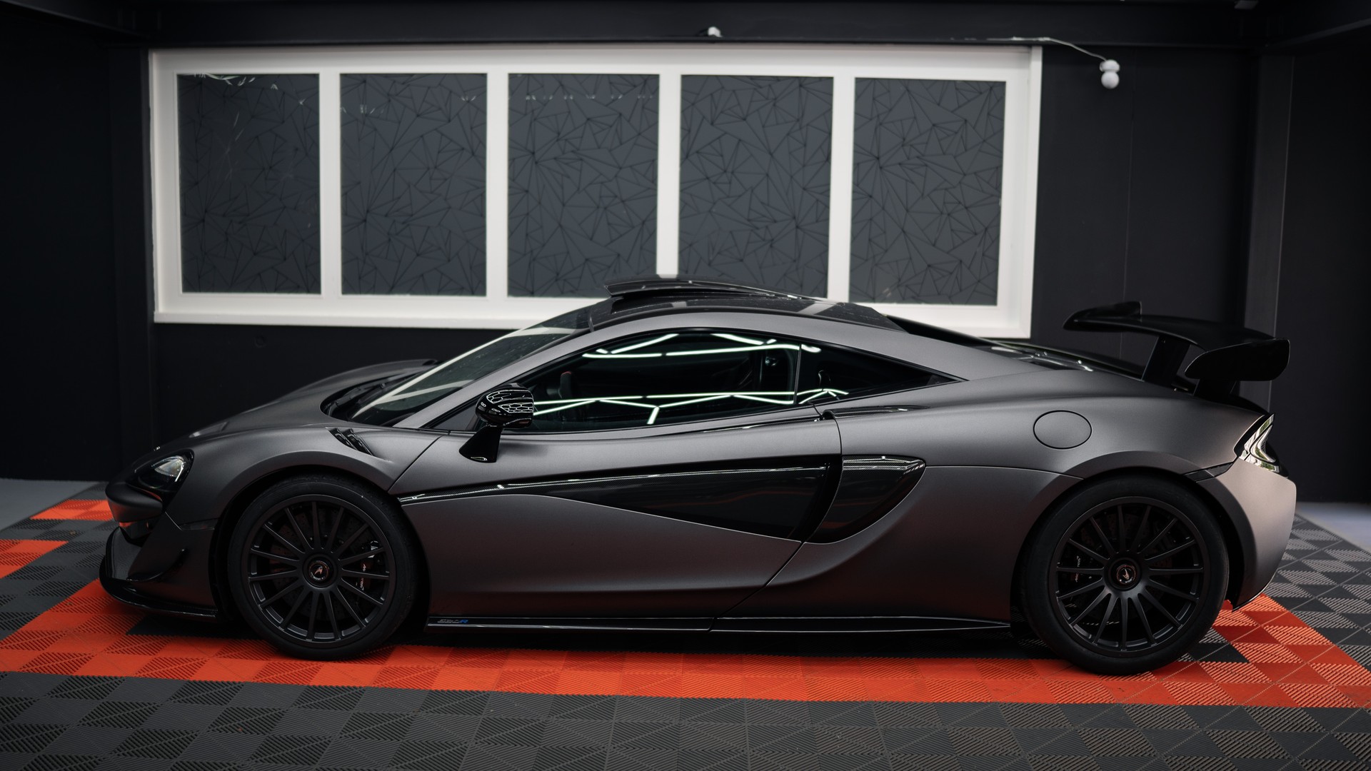 McLAREN 620R 1 of 225-image-8