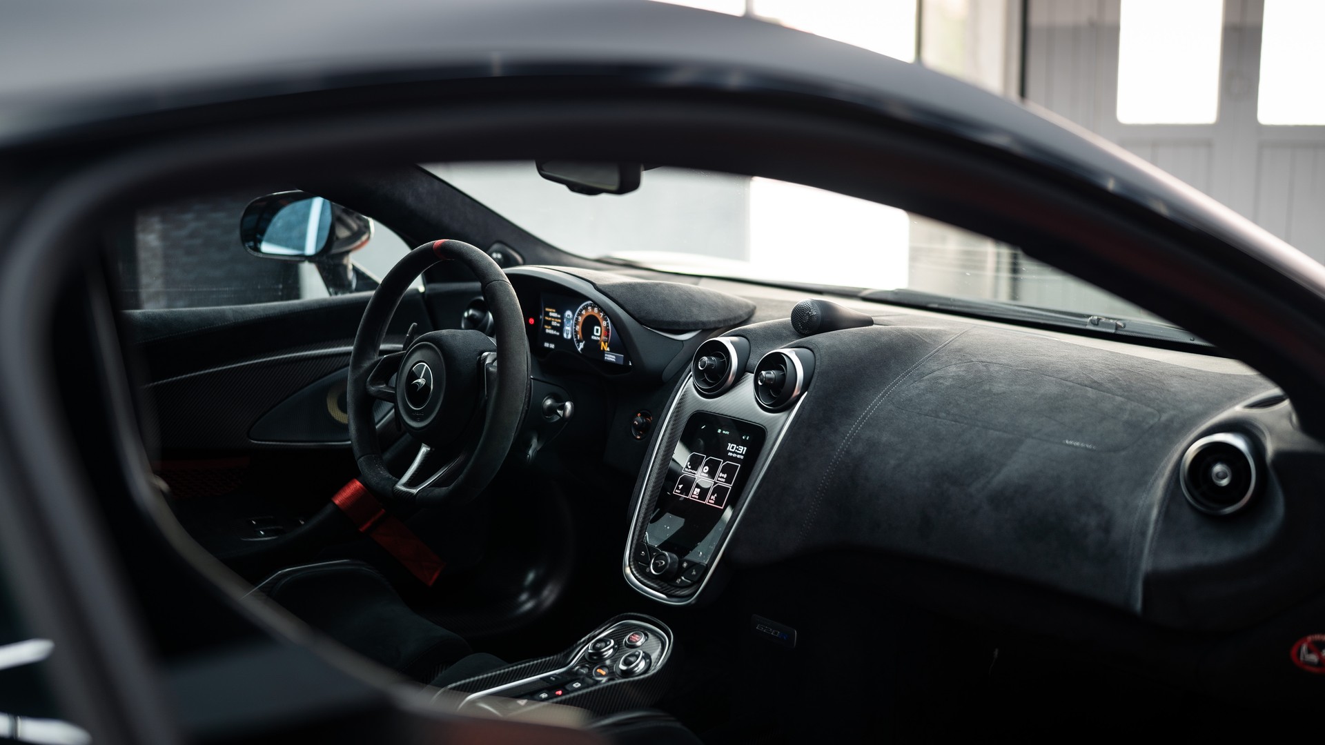 McLAREN 620R 1 of 225-image-11