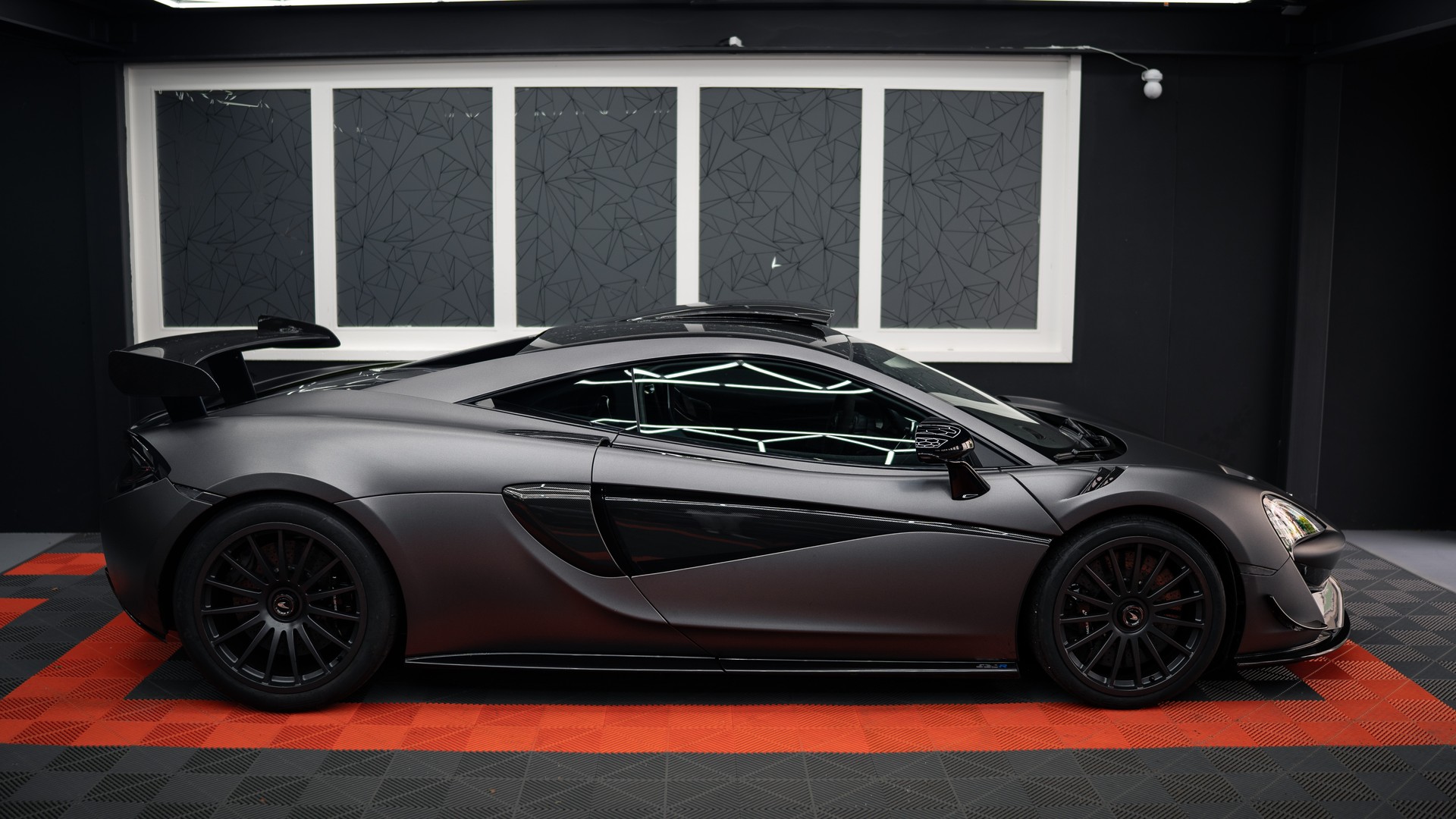 McLAREN 620R 1 of 225-image-4