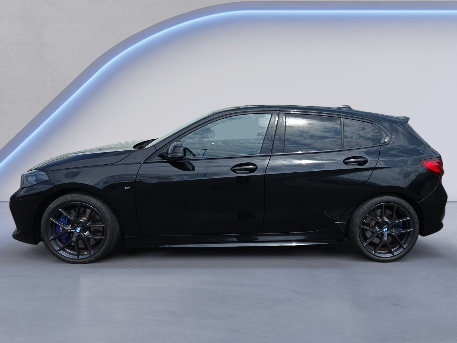 BMW M135i xDrive-image-1