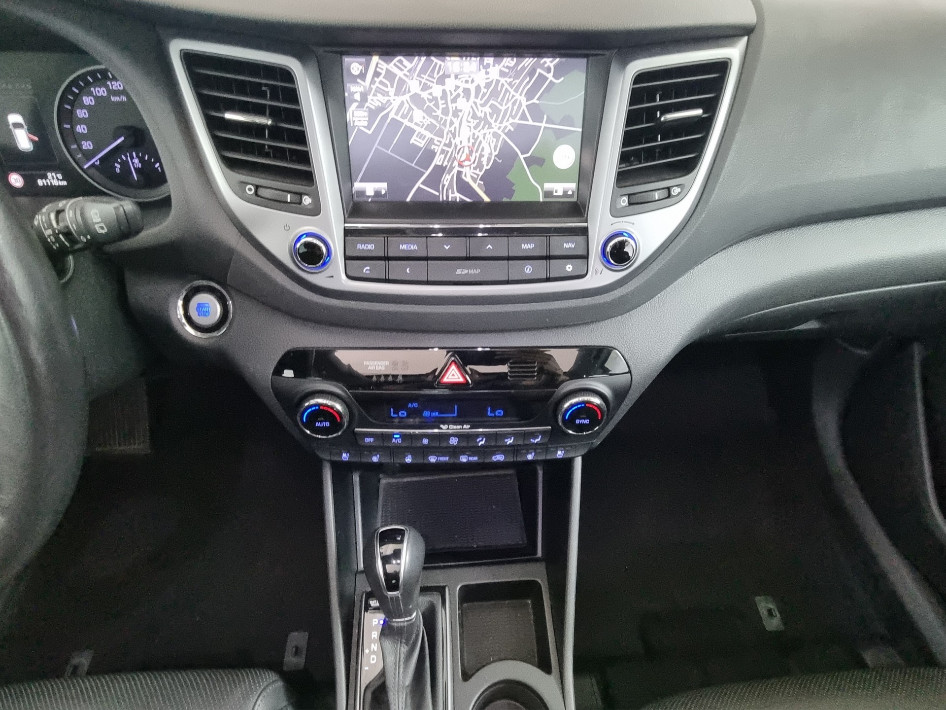 HYUNDAI Tucson 2.0 CRDI 185 Plena 4WD-image-9