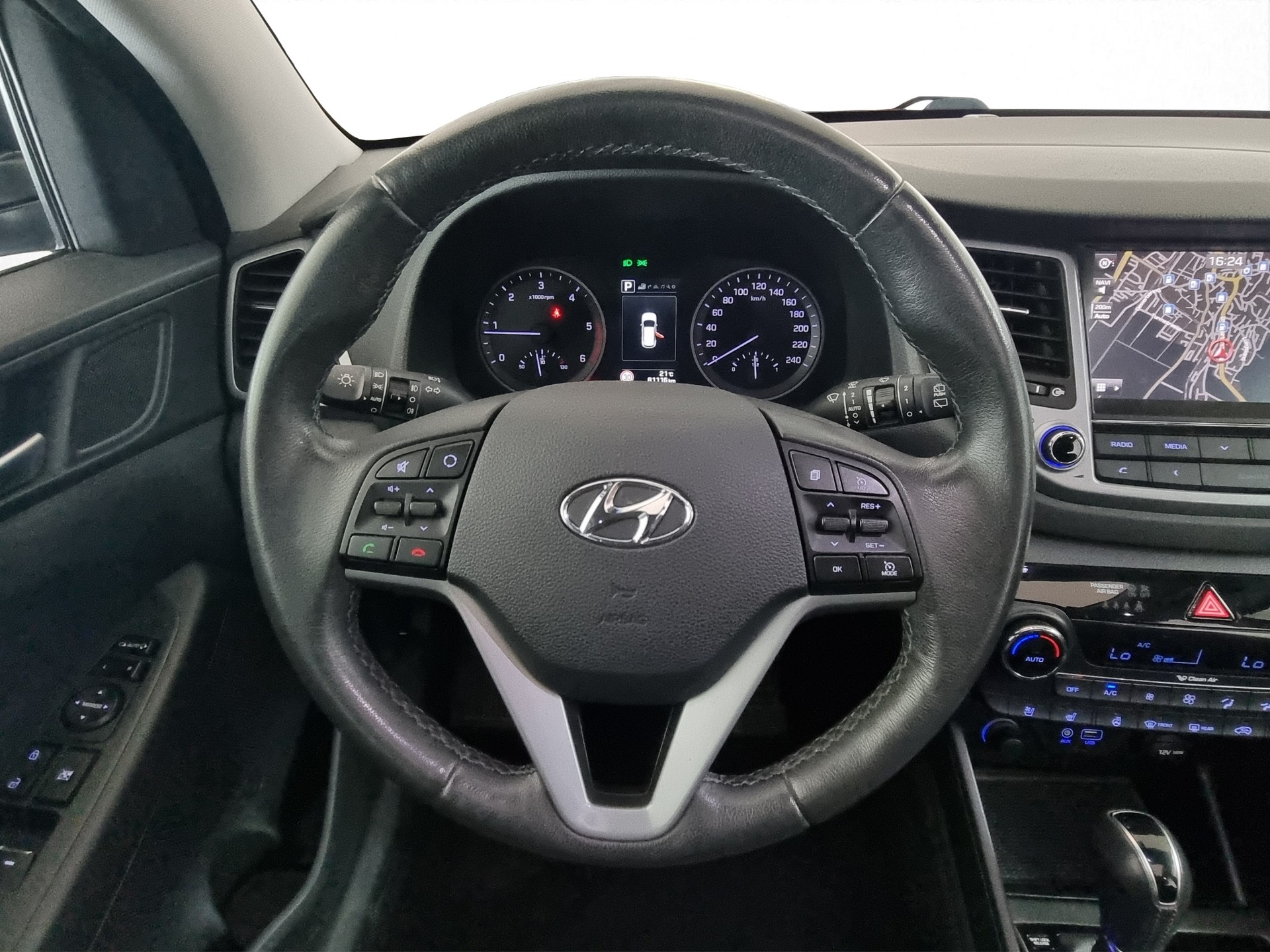 HYUNDAI Tucson 2.0 CRDI 185 Plena 4WD-image-8