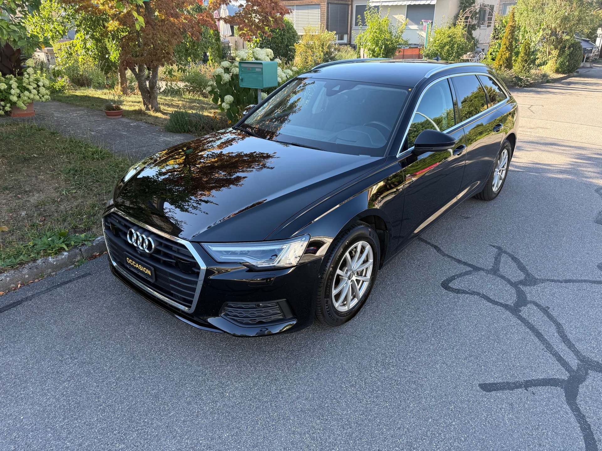AUDI A6 Avant 40 TDI quattro S-tronic-image-1