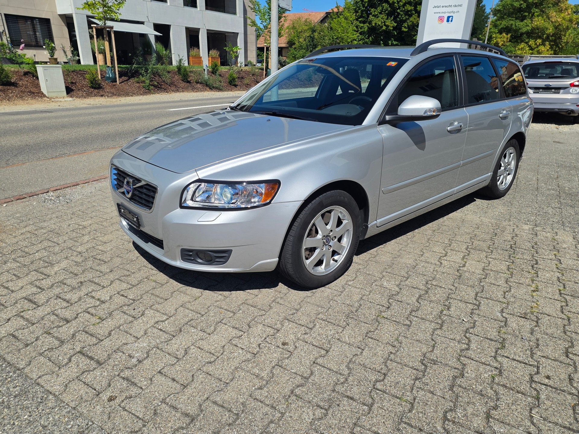 VOLVO V50 D3 Summum-image-0
