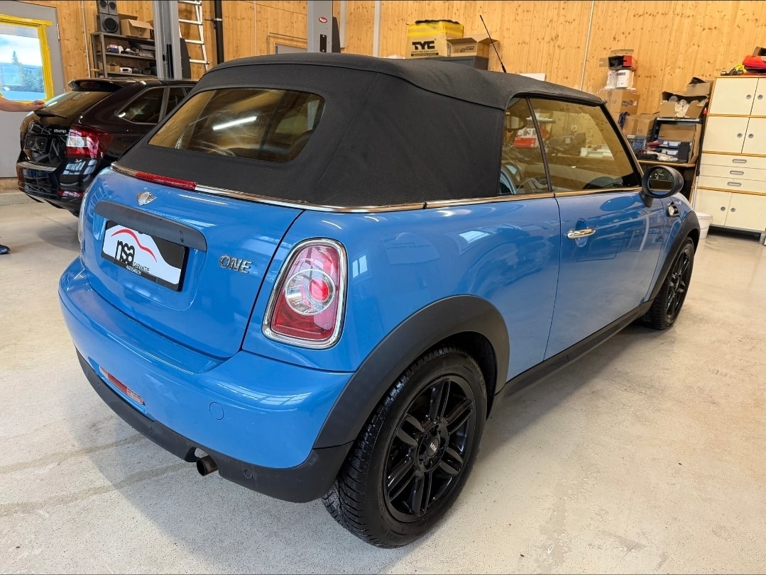 MINI One Cabriolet-image-4