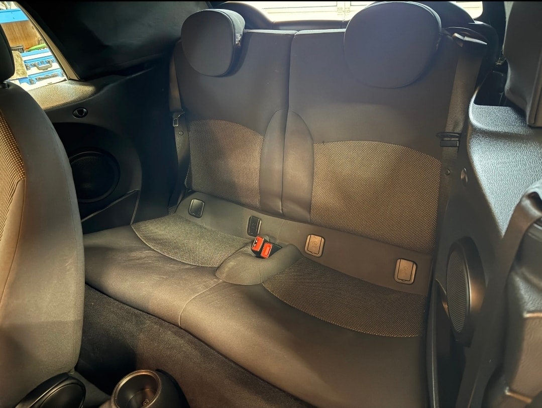 MINI One Cabriolet-image-9