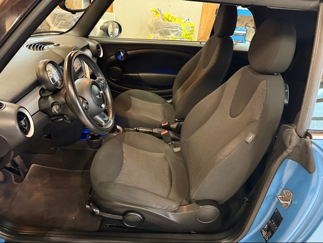 MINI One Cabriolet-image-8