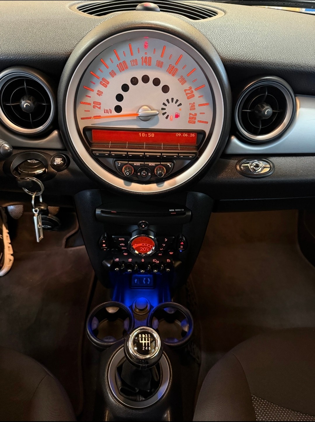 MINI One Cabriolet-image-11