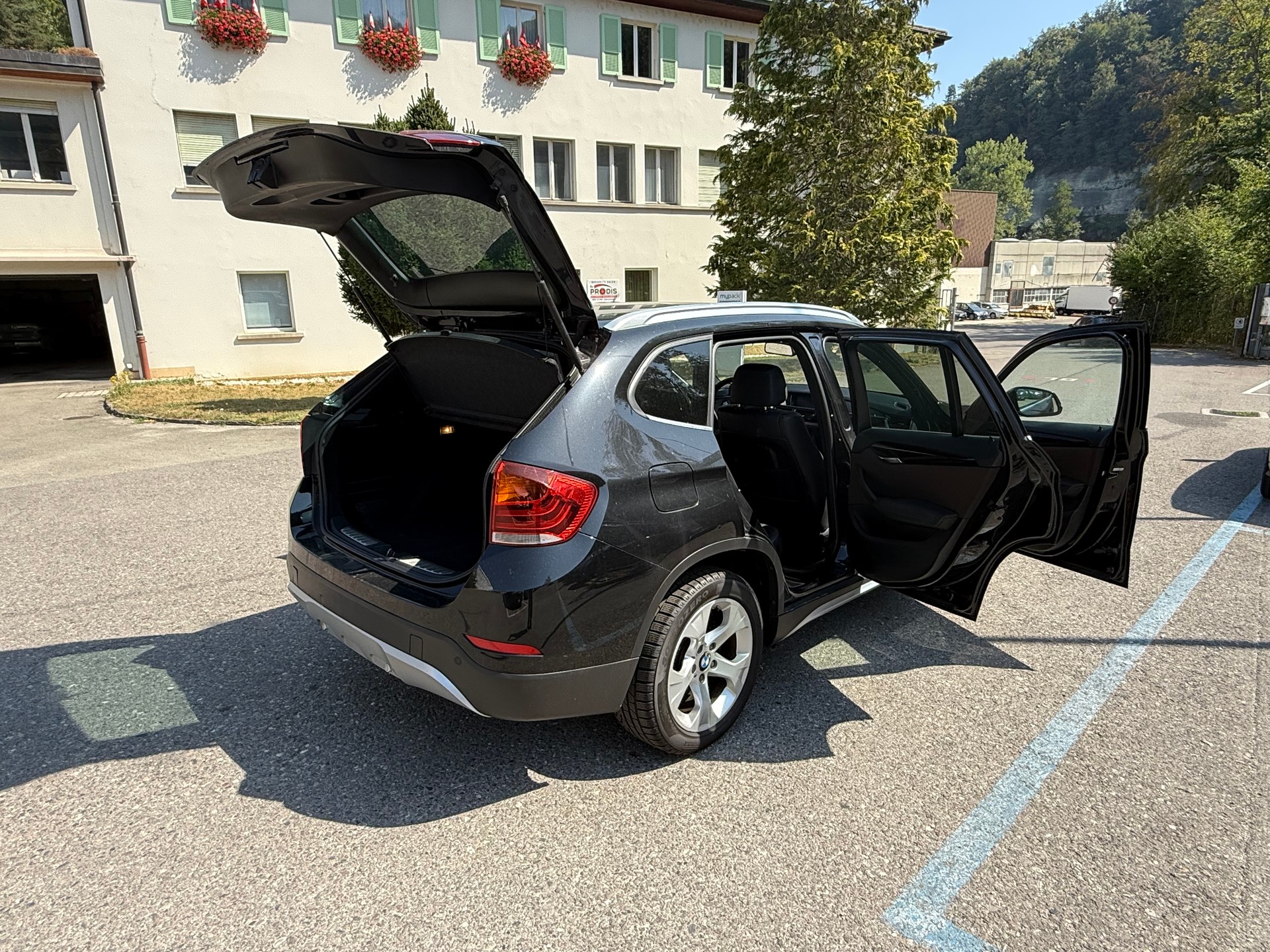 BMW X1 xDrive 18d xLine-image-18