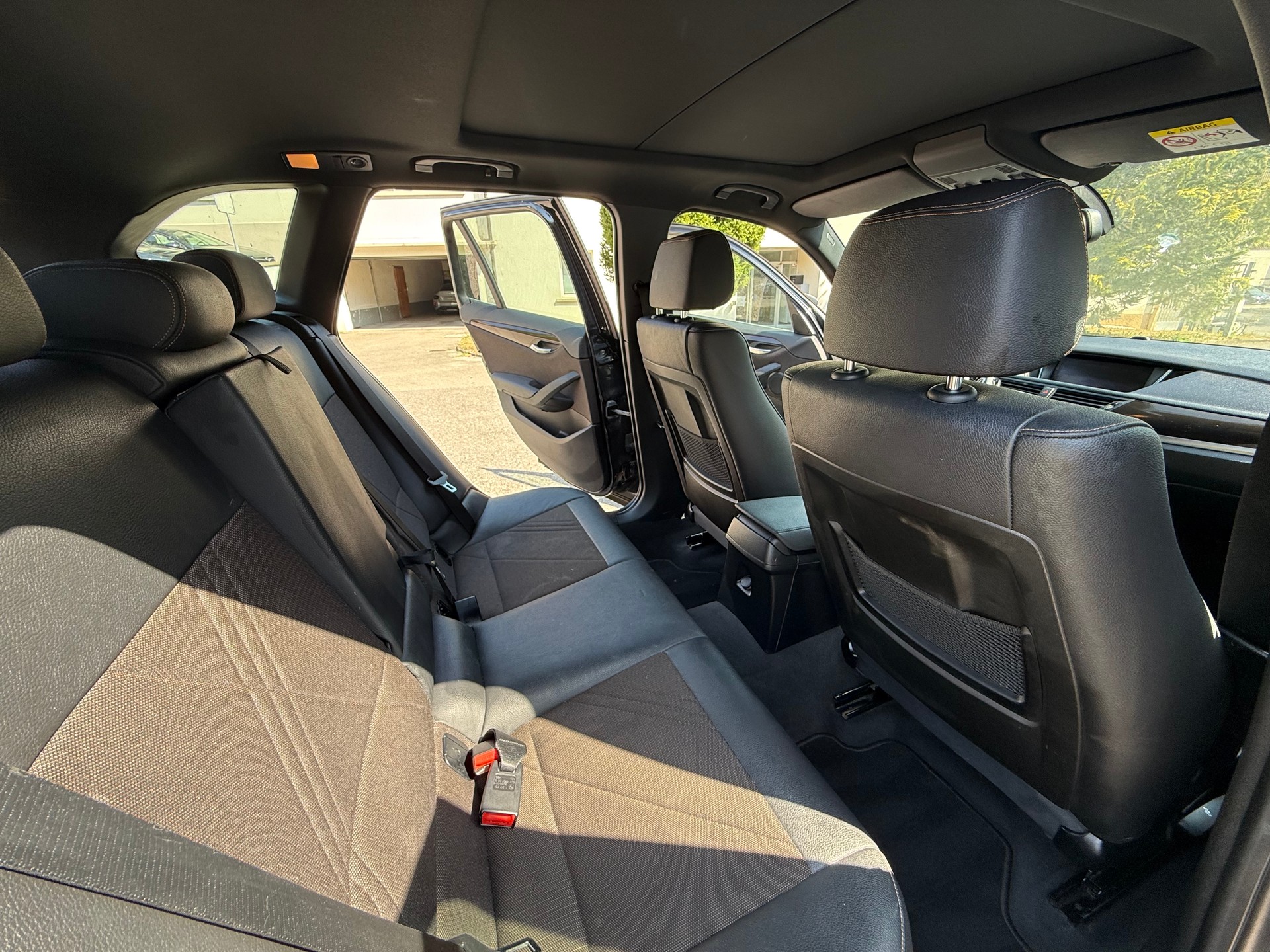 BMW X1 xDrive 18d xLine-image-11
