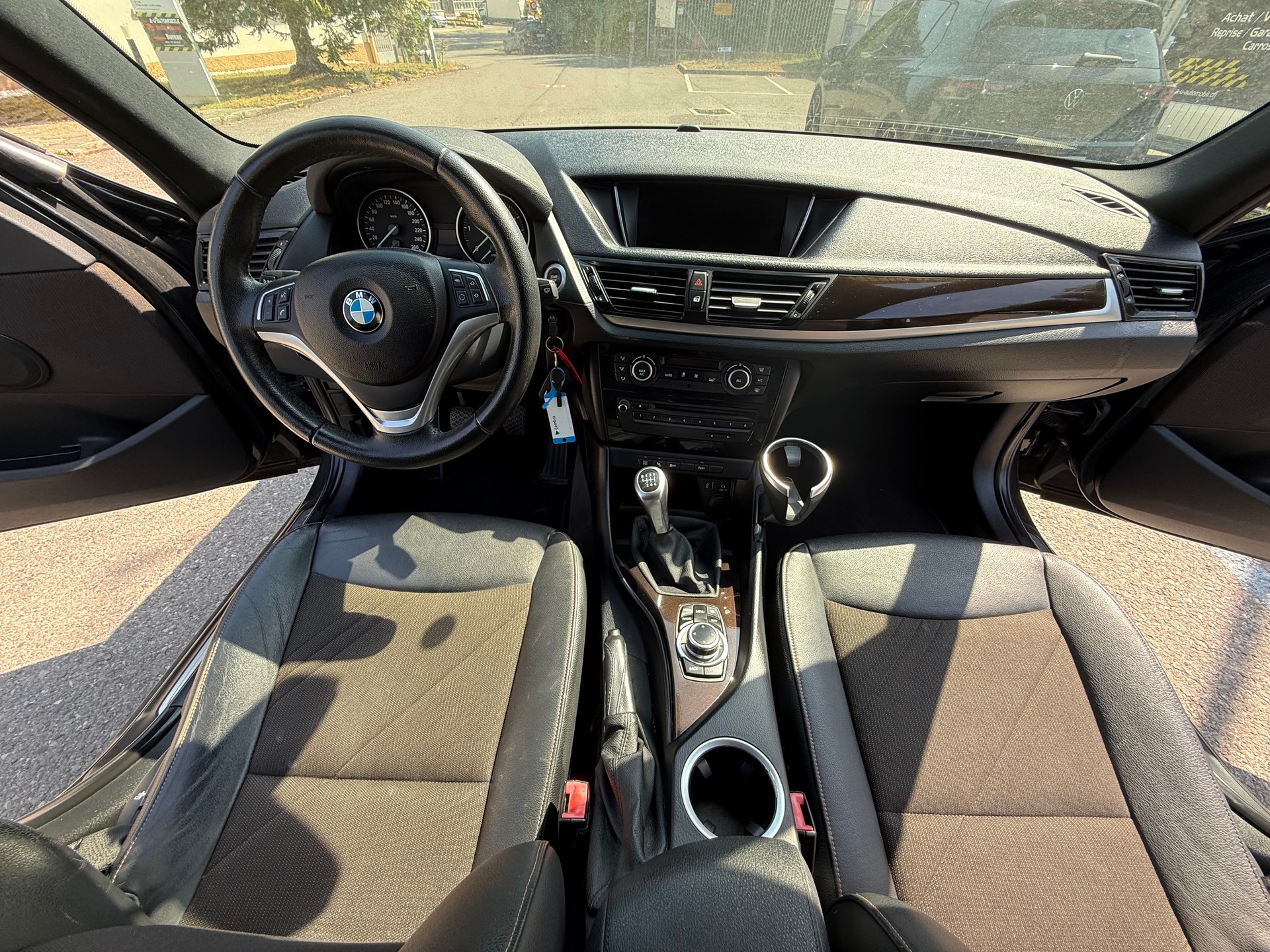 BMW X1 xDrive 18d xLine-image-22