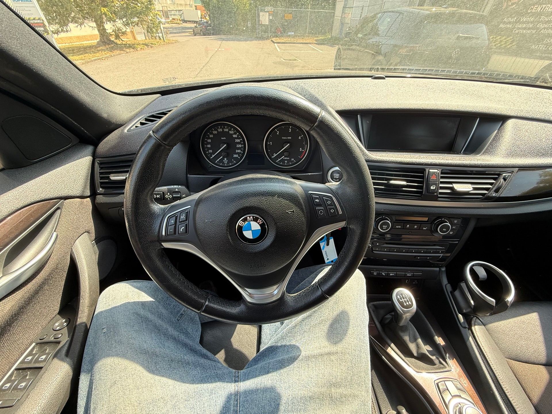 BMW X1 xDrive 18d xLine-image-27