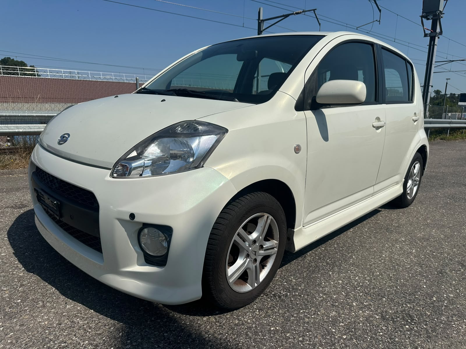 DAIHATSU Sirion 1.3 eco-4WD 4seasons-image-0