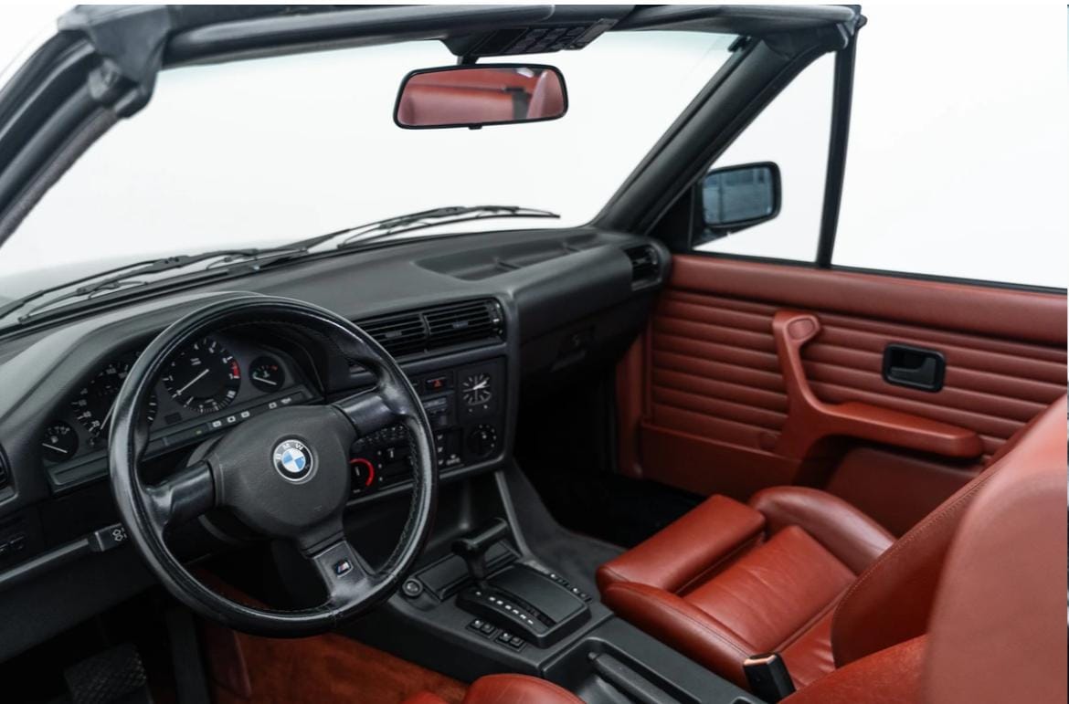 BMW 325i Cabrio-image-3