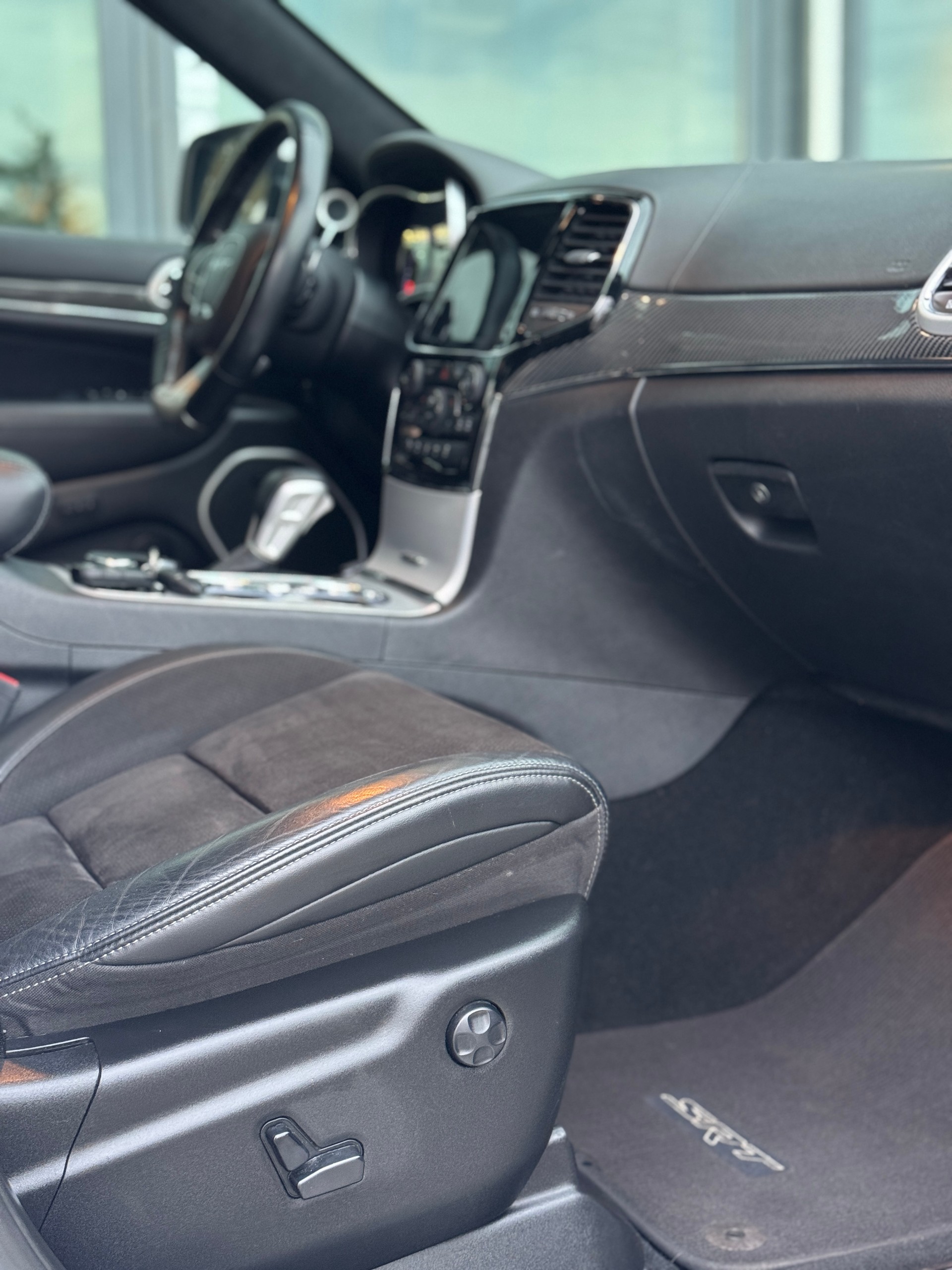 JEEP Grand Cherokee 6.4 V8 HEMI SRT8 Automatic-image-9