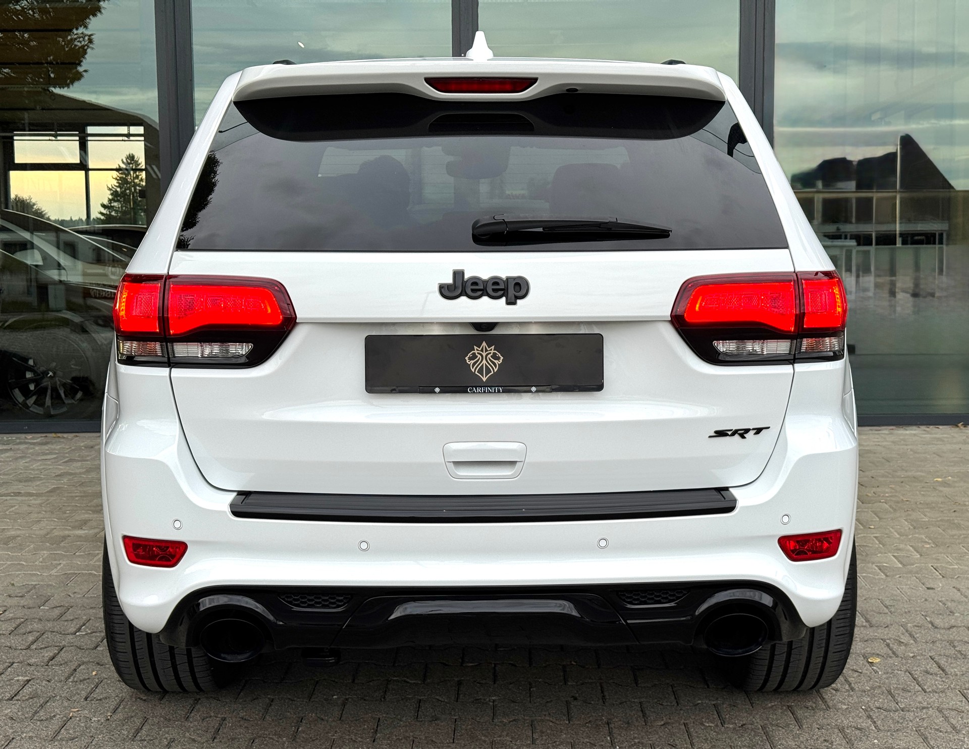 JEEP Grand Cherokee 6.4 V8 HEMI SRT8 Automatic-image-4