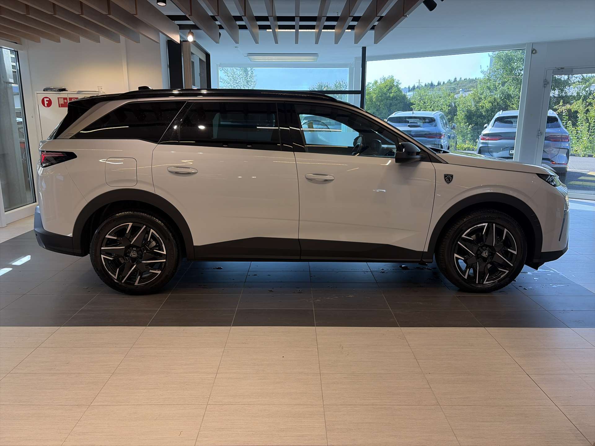 PEUGEOT 5008 145 Hybrid GT 7-Plätzer e-DCS-Automat-image-13