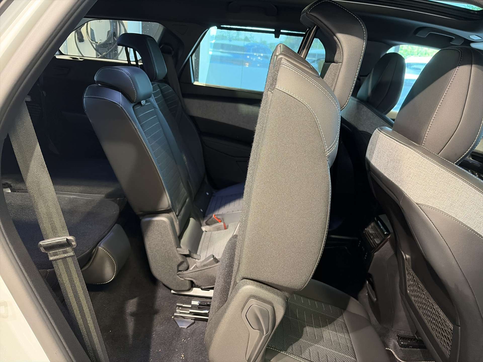 PEUGEOT 5008 145 Hybrid GT 7-Plätzer e-DCS-Automat-image-6