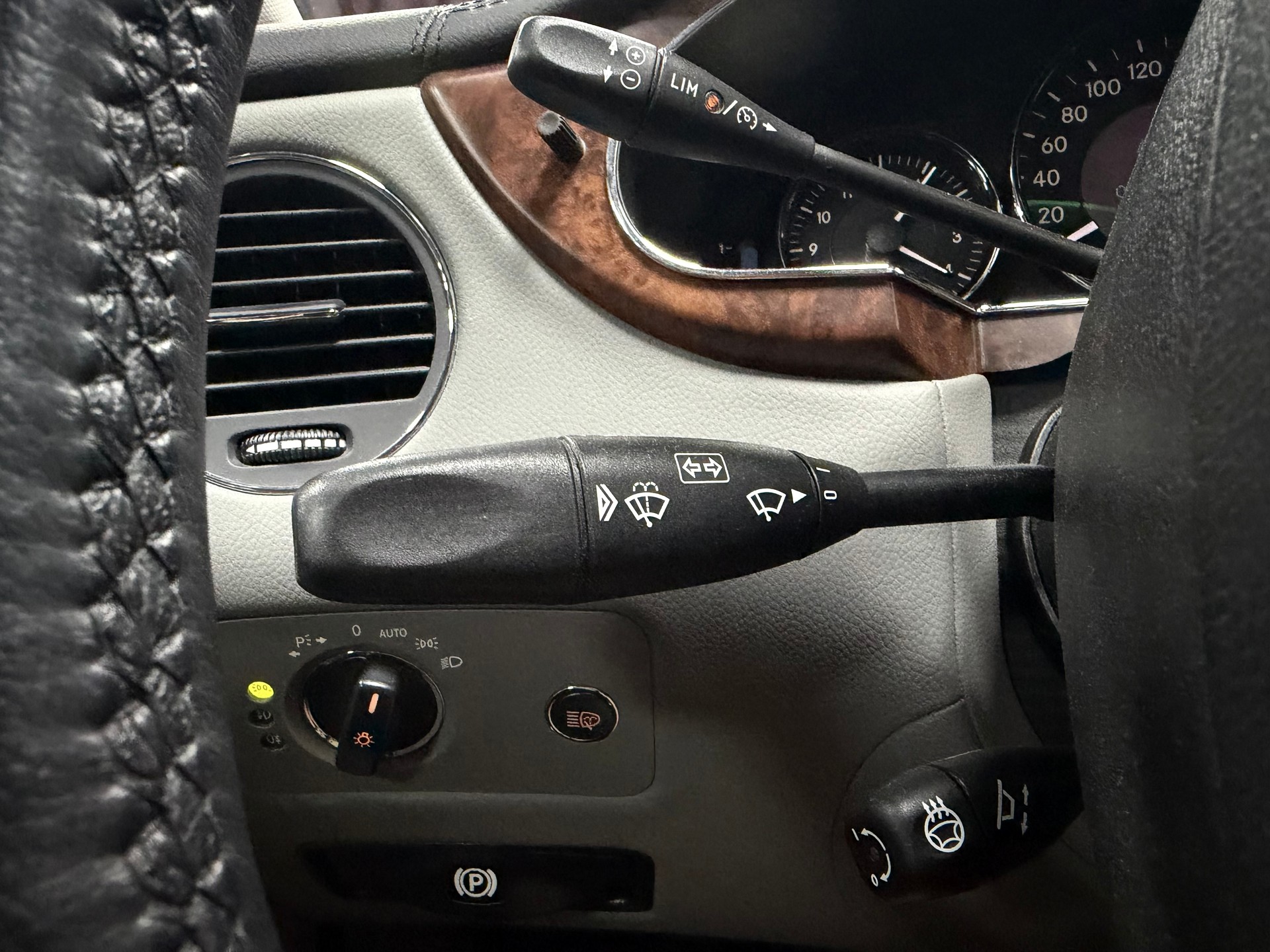 MERCEDES-BENZ CLS 500 7G-Tronic-image-13