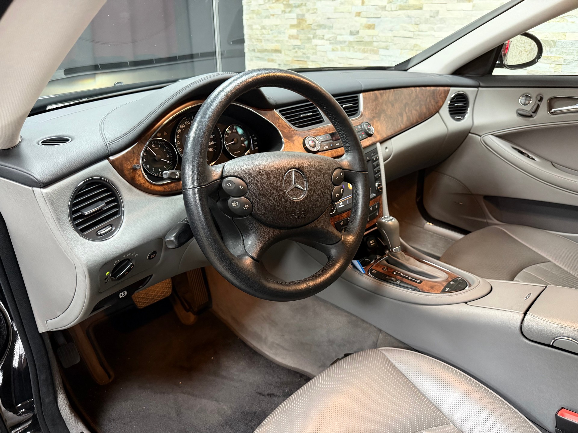 MERCEDES-BENZ CLS 500 7G-Tronic-image-11