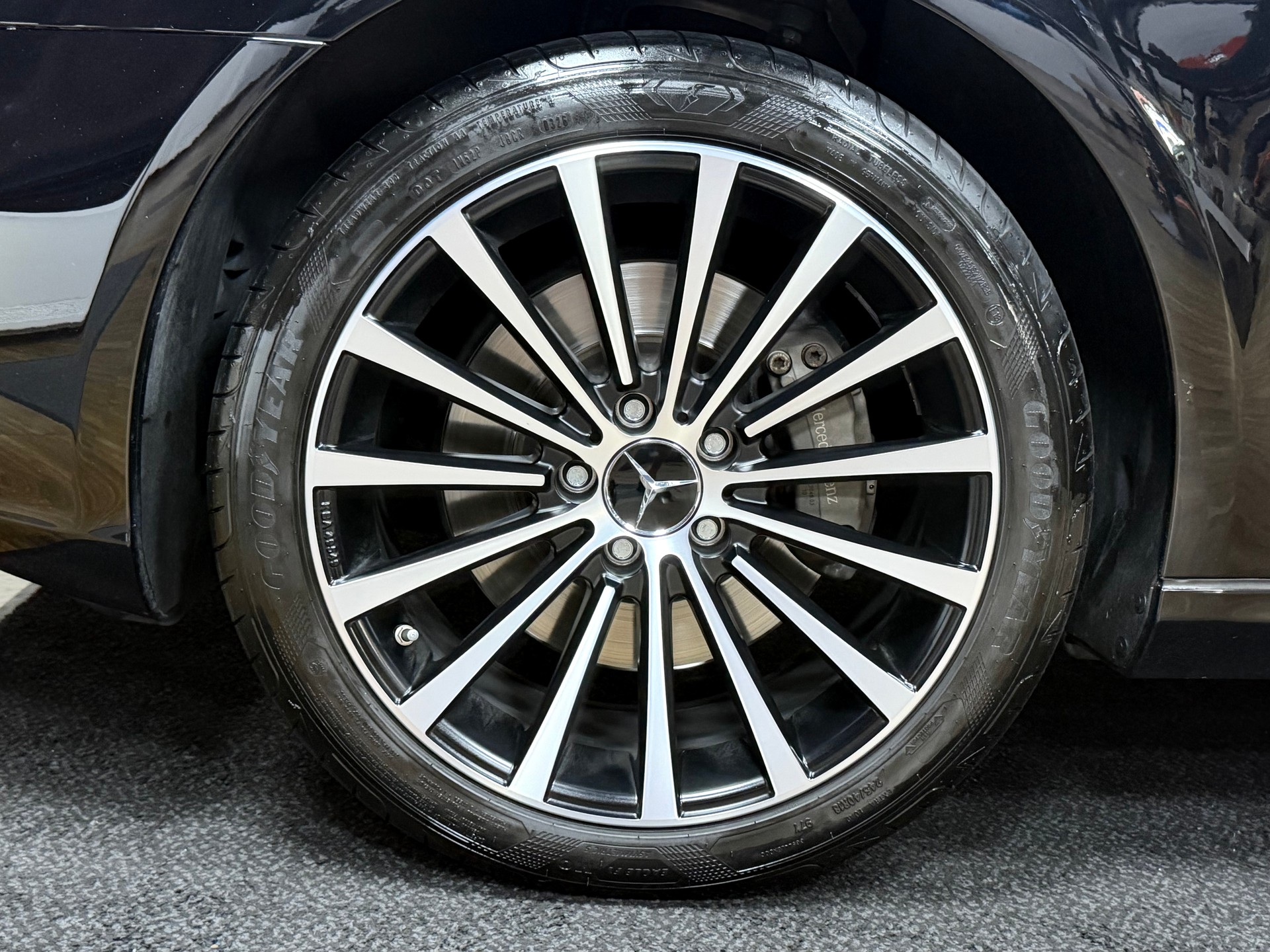 MERCEDES-BENZ CLS 500 7G-Tronic-image-30