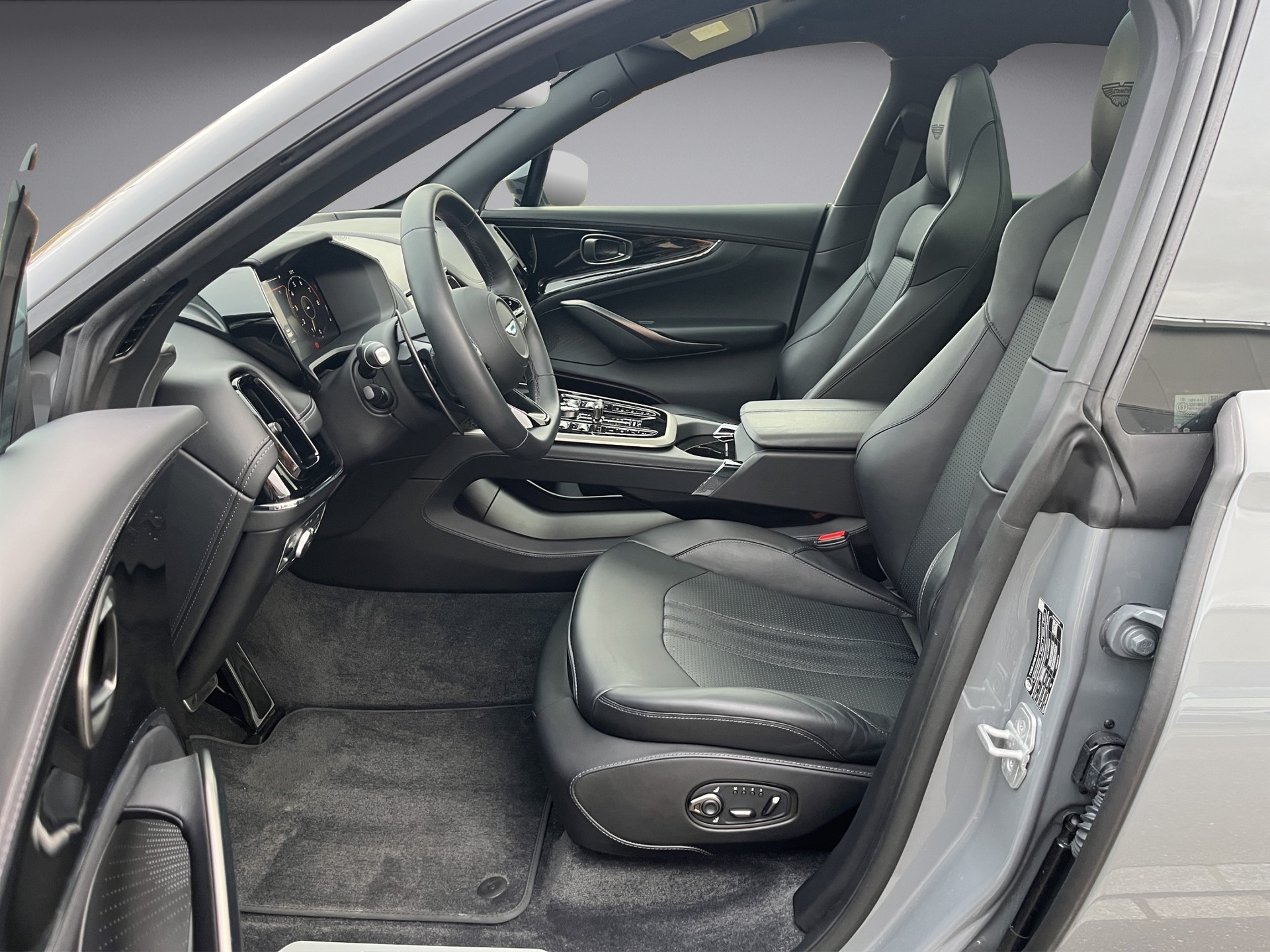 ASTON MARTIN DBX 4.0 V8 *New Modell mit 707 PS*-image-9