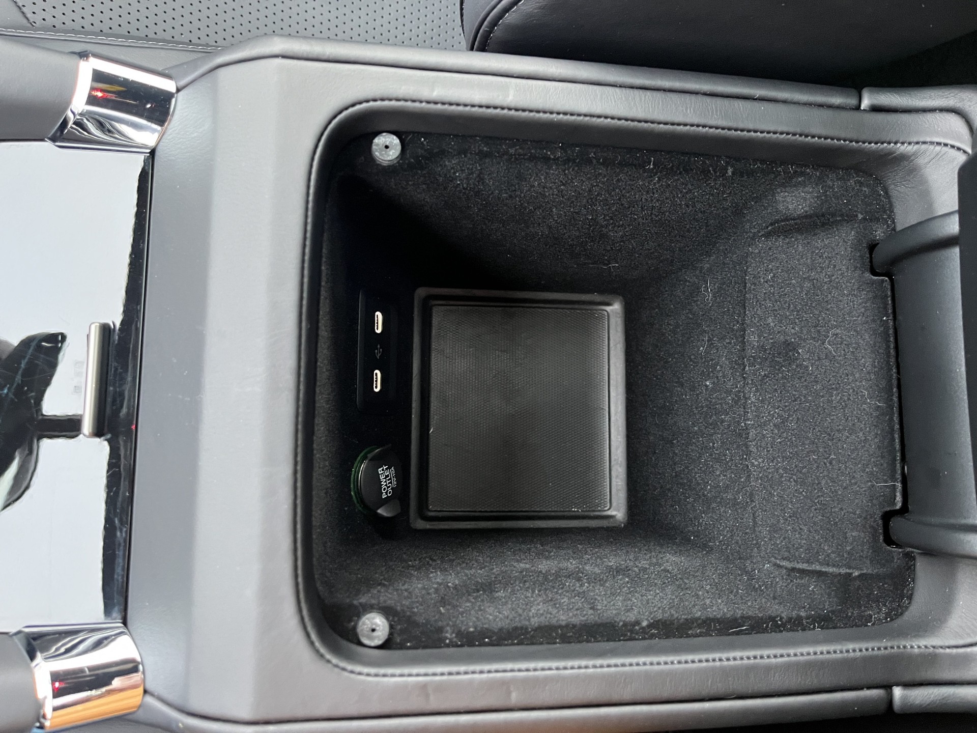 ASTON MARTIN DBX 4.0 V8 *New Modell mit 707 PS*-image-23