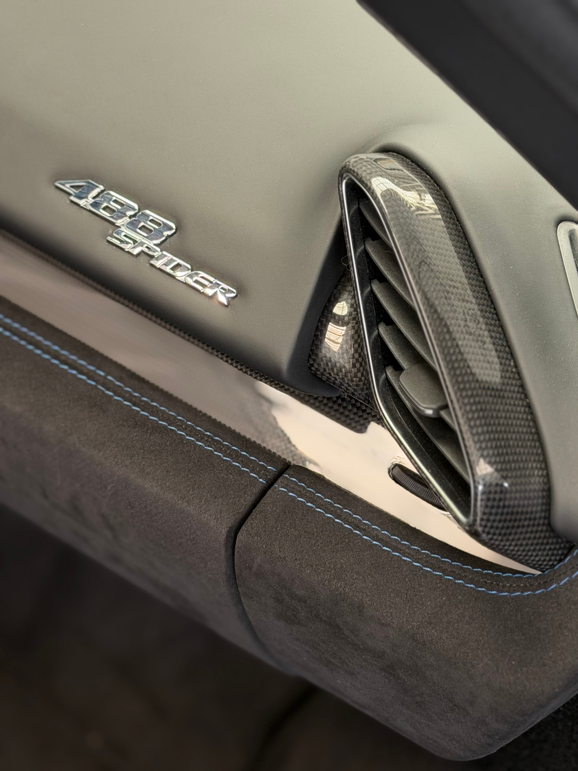 FERRARI 488 Spider 3.9 V8-image-24