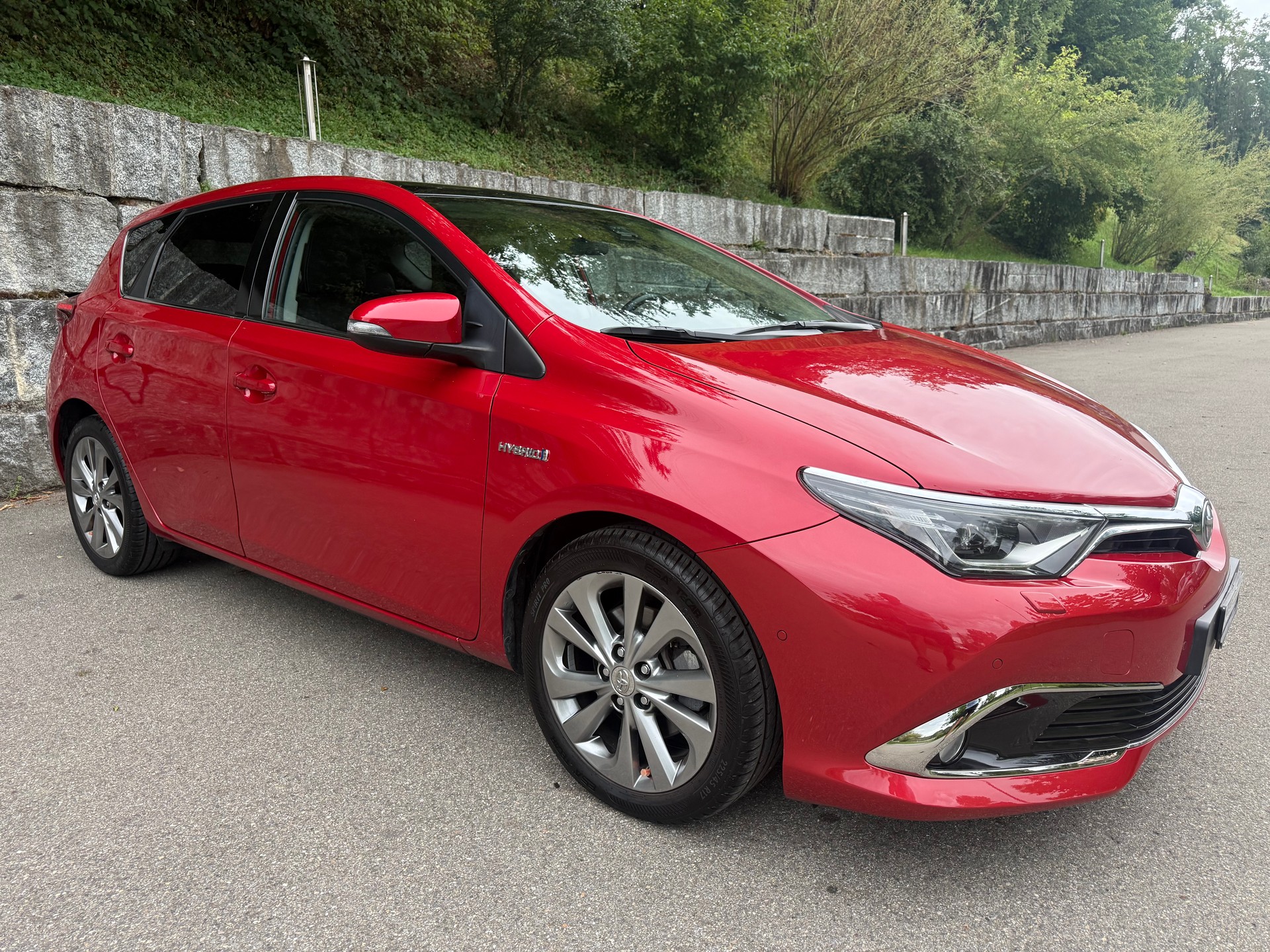 TOYOTA Auris 1.8 HSD Sol e-CVT-image-1