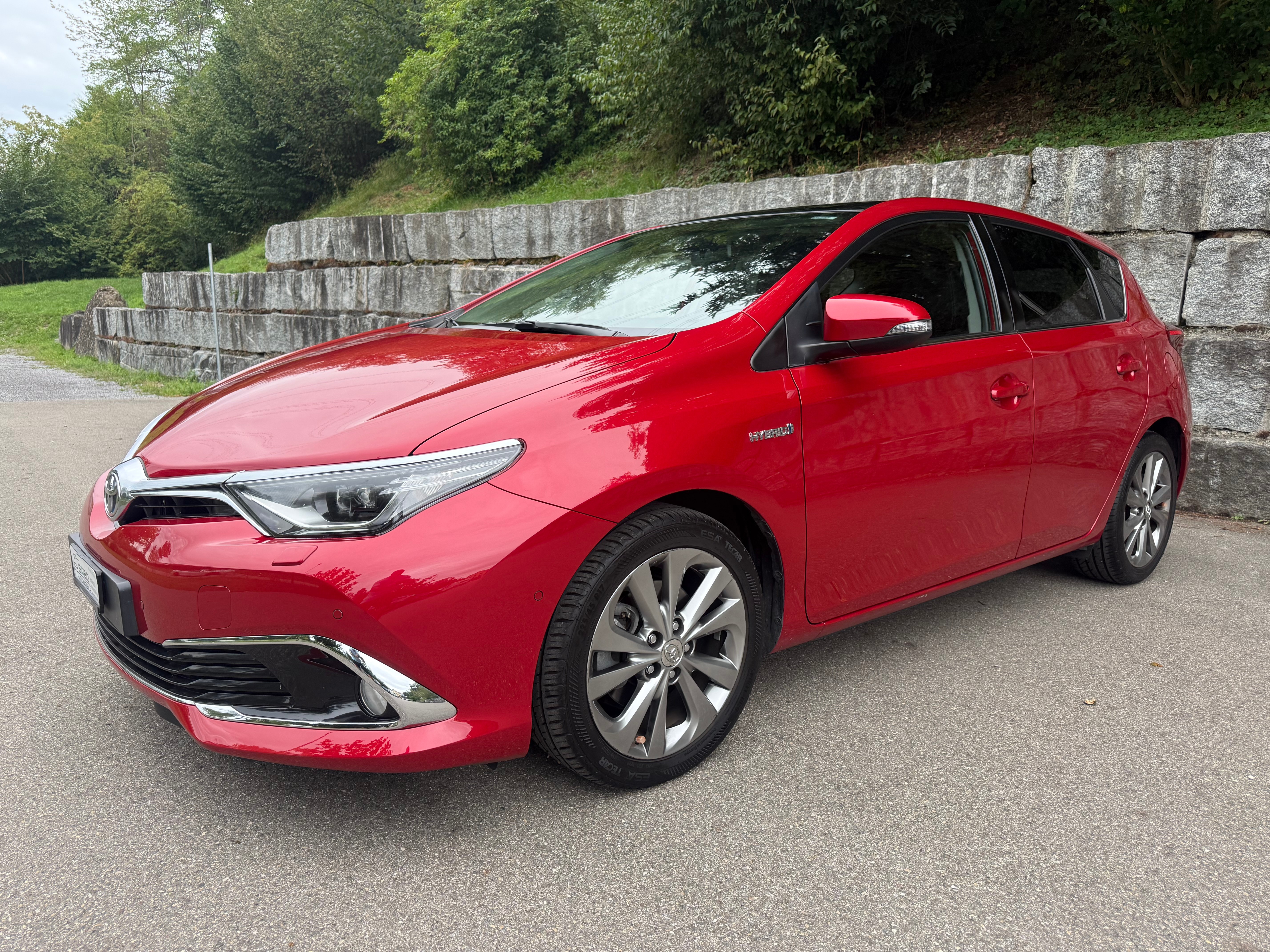 TOYOTA Auris 1.8 HSD Sol e-CVT — slika 1