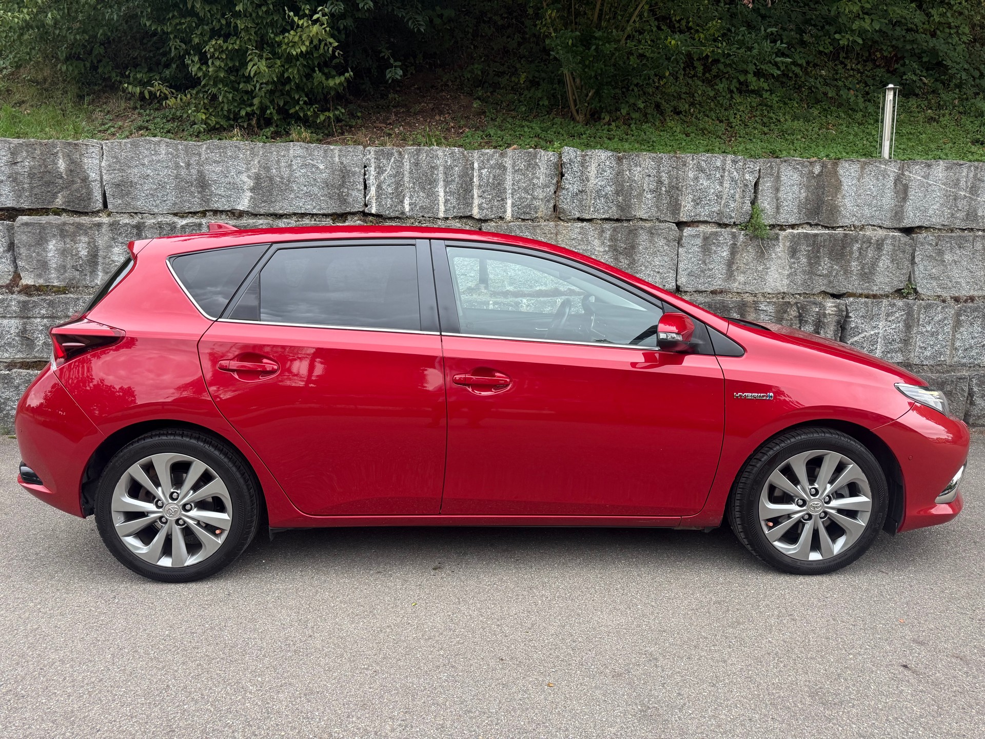 TOYOTA Auris 1.8 HSD Sol e-CVT-image-9