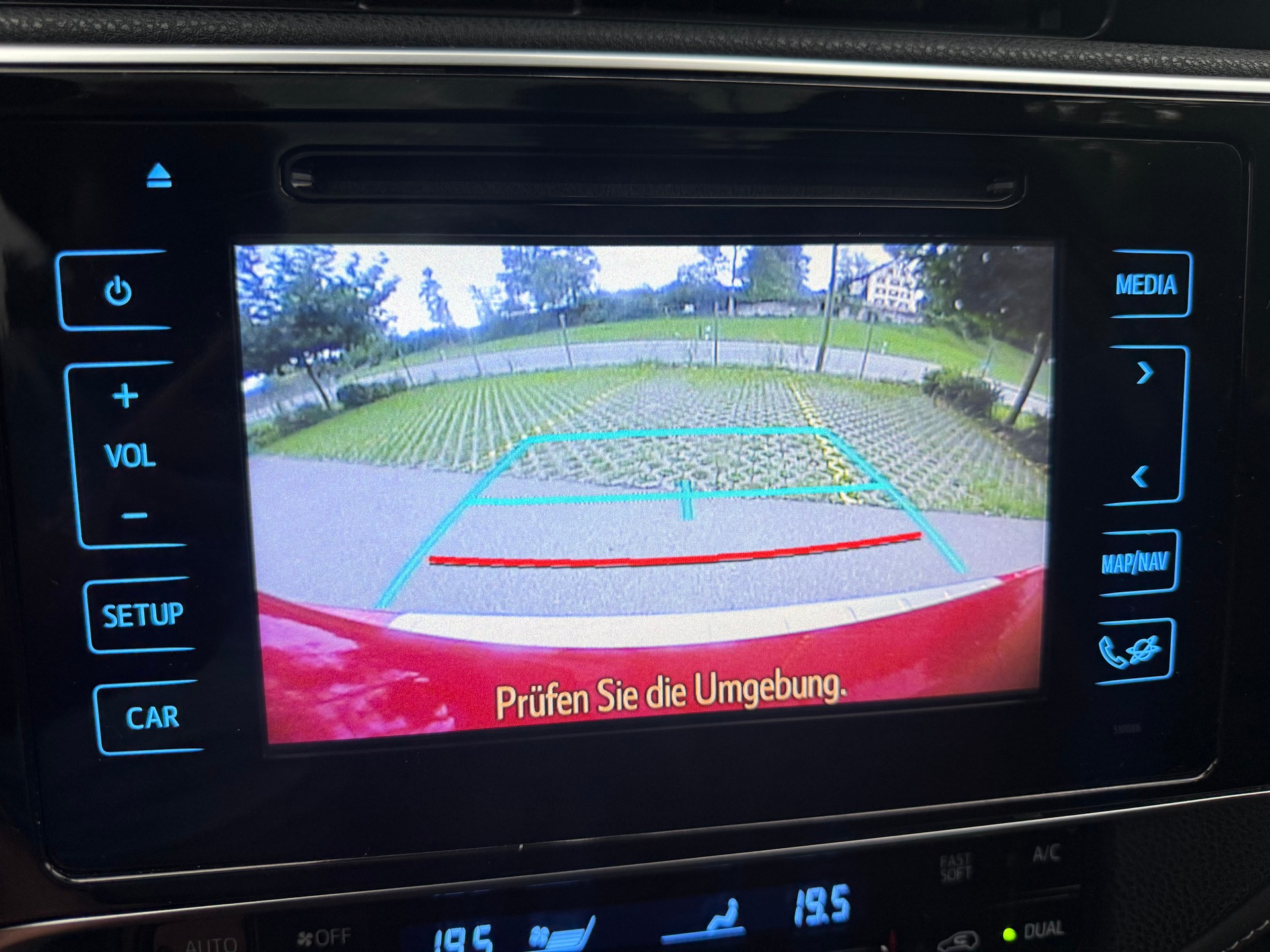 TOYOTA Auris 1.8 HSD Sol e-CVT-image-5