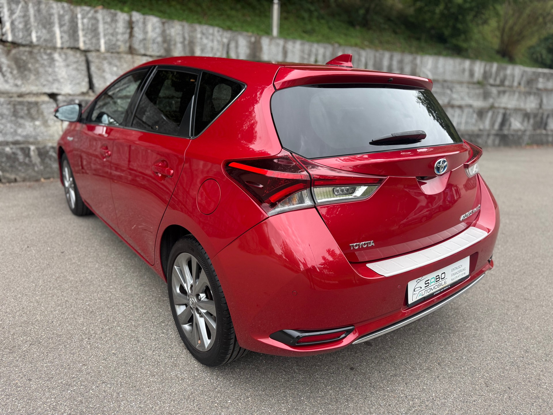 TOYOTA Auris 1.8 HSD Sol e-CVT-image-3
