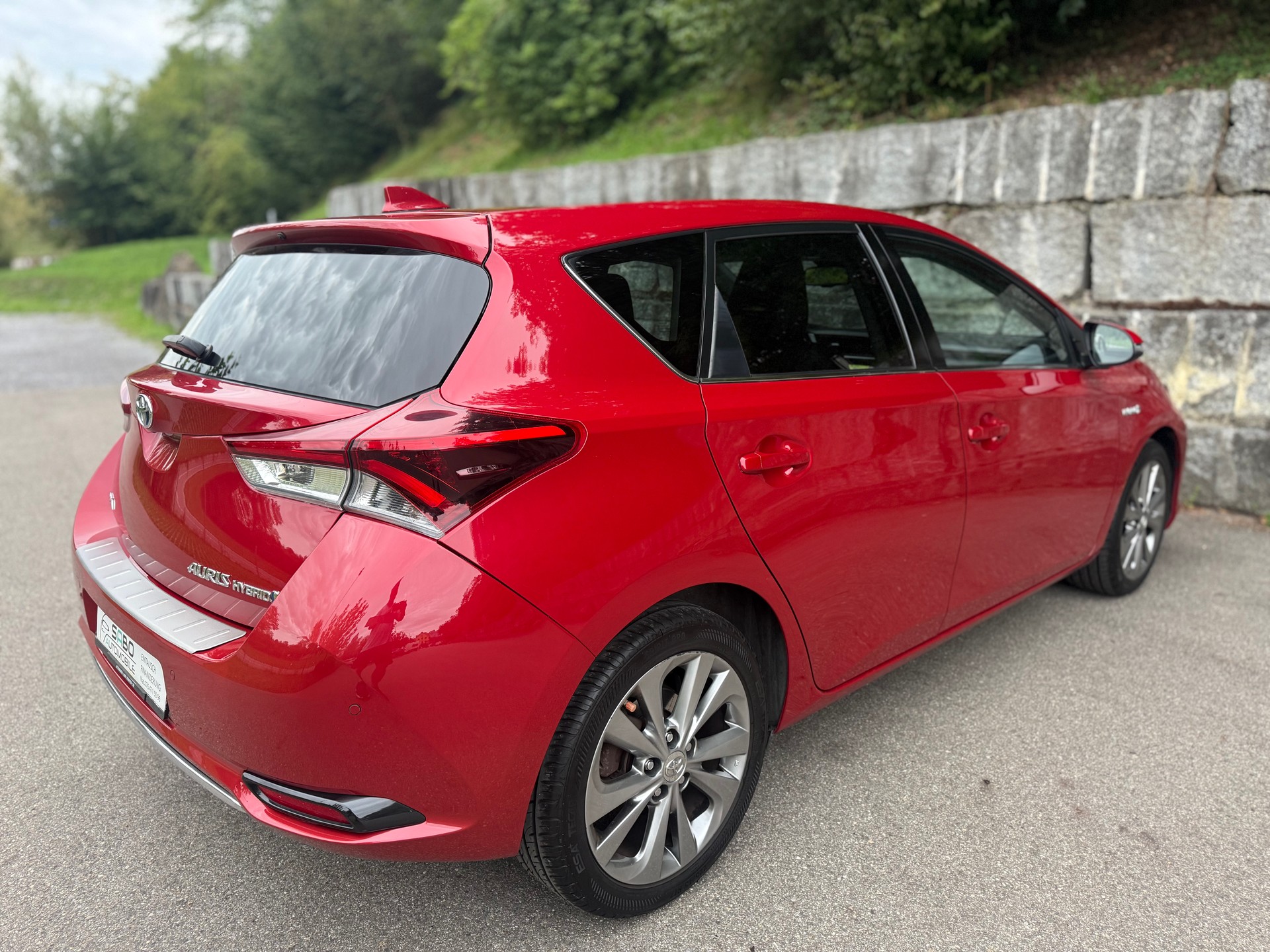 TOYOTA Auris 1.8 HSD Sol e-CVT-image-2