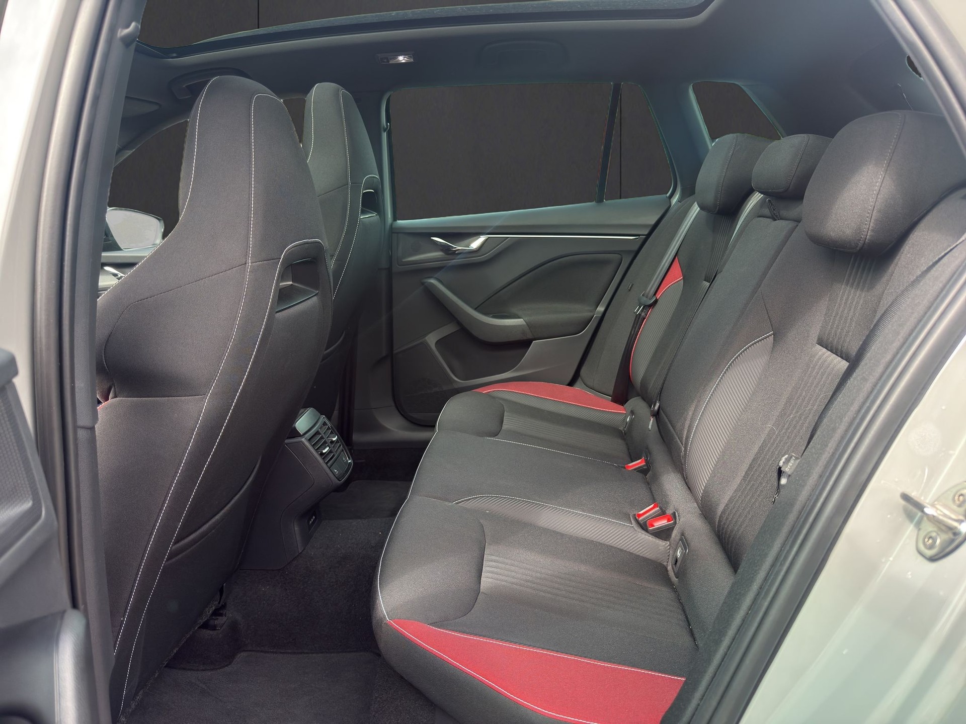 SKODA Kamiq 1.0 TSI Monte Carlo DSG-image-13
