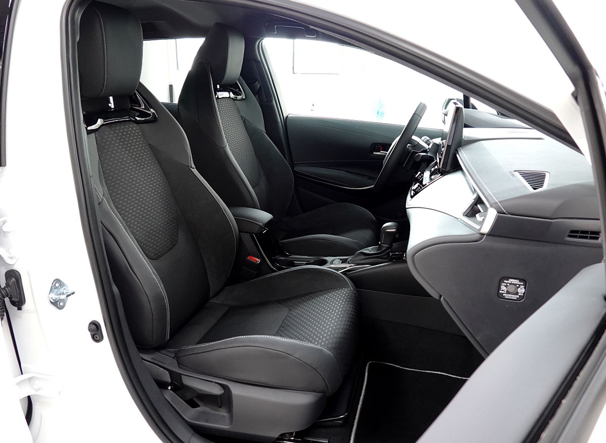 TOYOTA Corolla Touring Sports 2.0 HSD Premium e-CVT-image-3