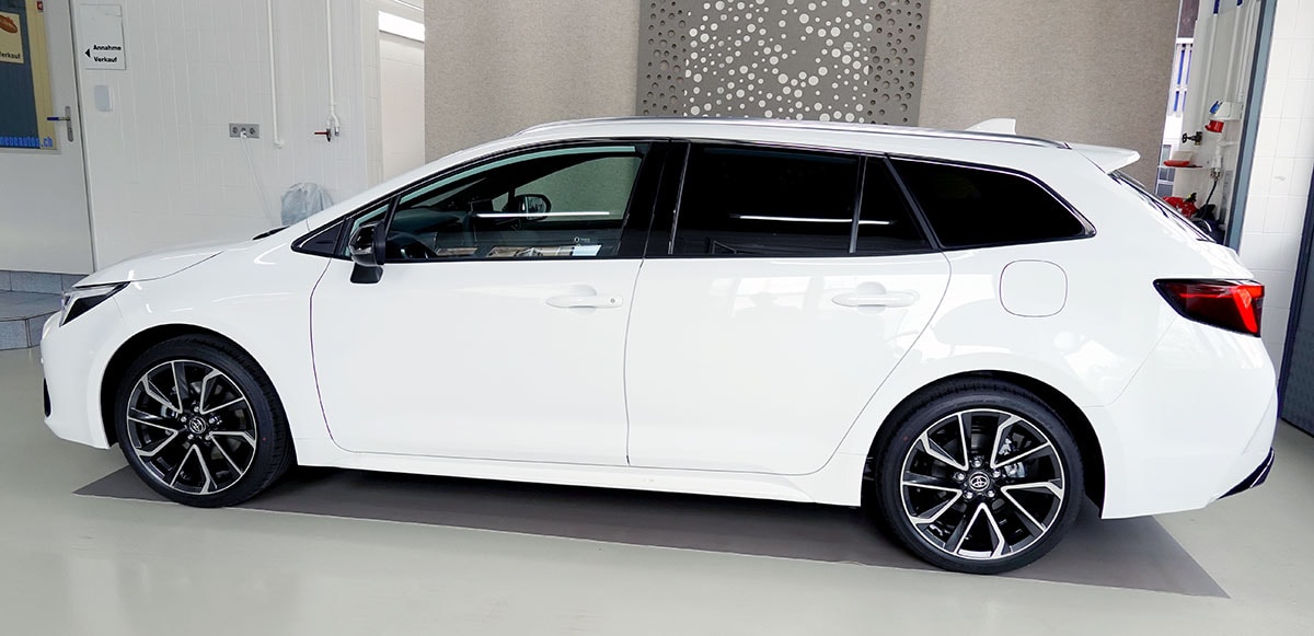 TOYOTA Corolla Touring Sports 2.0 HSD Premium e-CVT-image-1