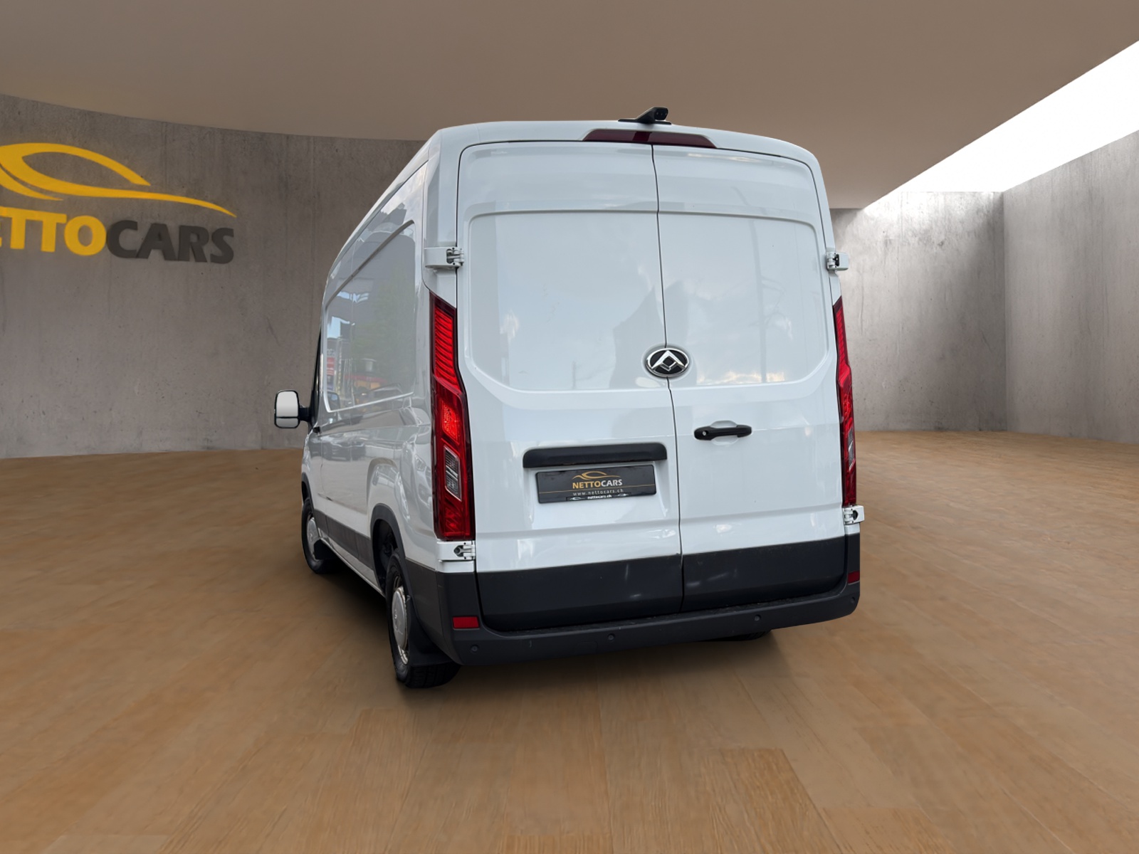 MAXUS Deliver 9 2.0D L3H2 FWD Base-showroom-element-1