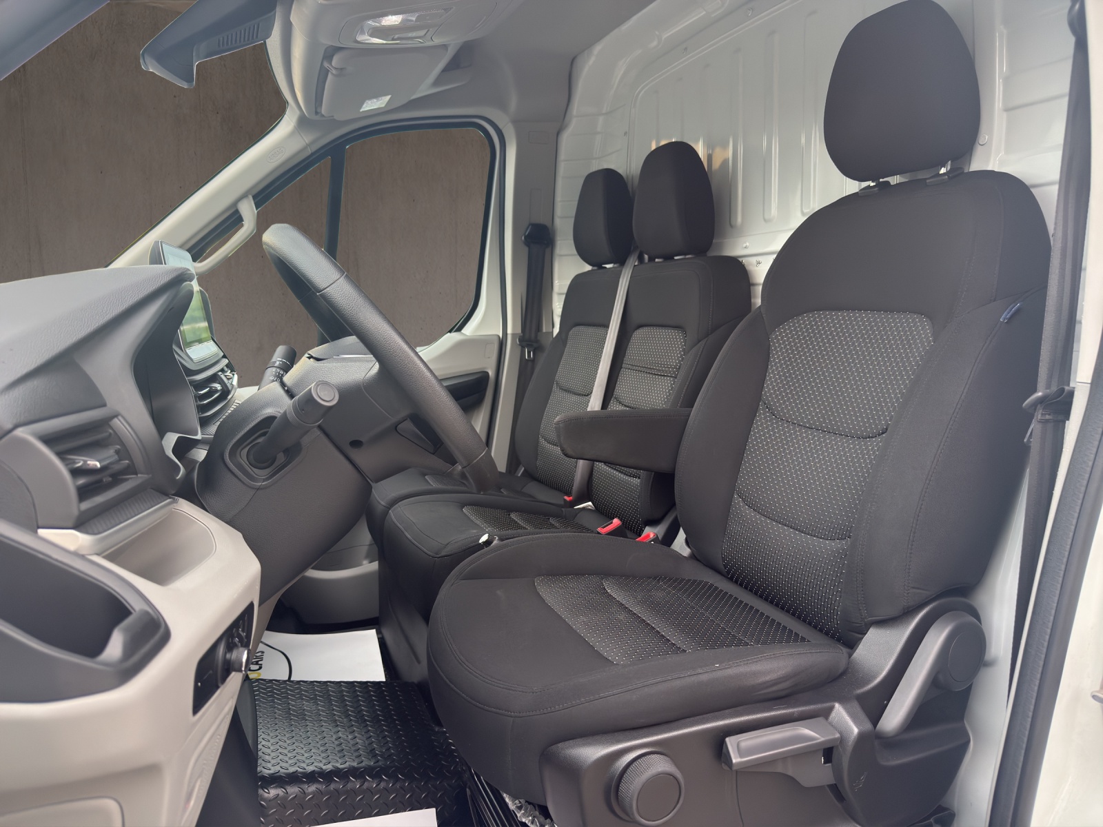 MAXUS Deliver 9 2.0D L3H2 FWD Base-image-6