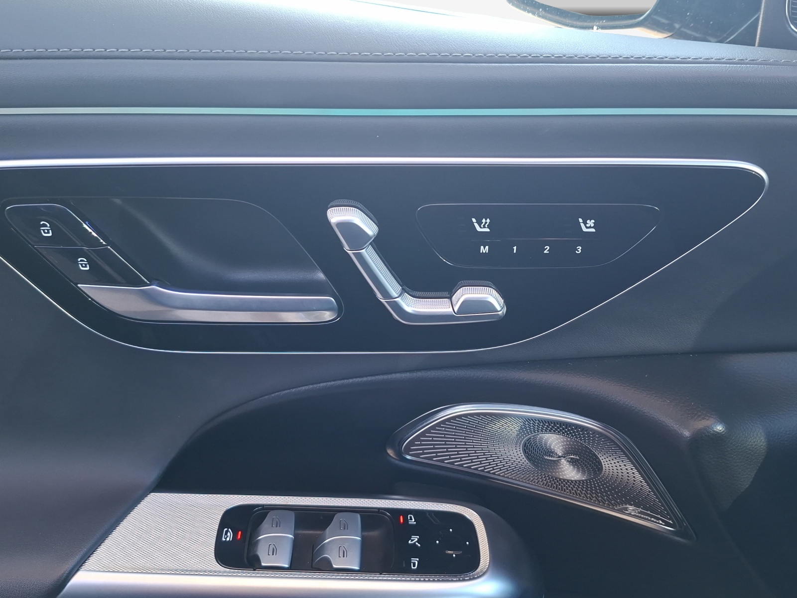 MERCEDES-BENZ E 400 e 4Matic 9G-Tronic-image-14