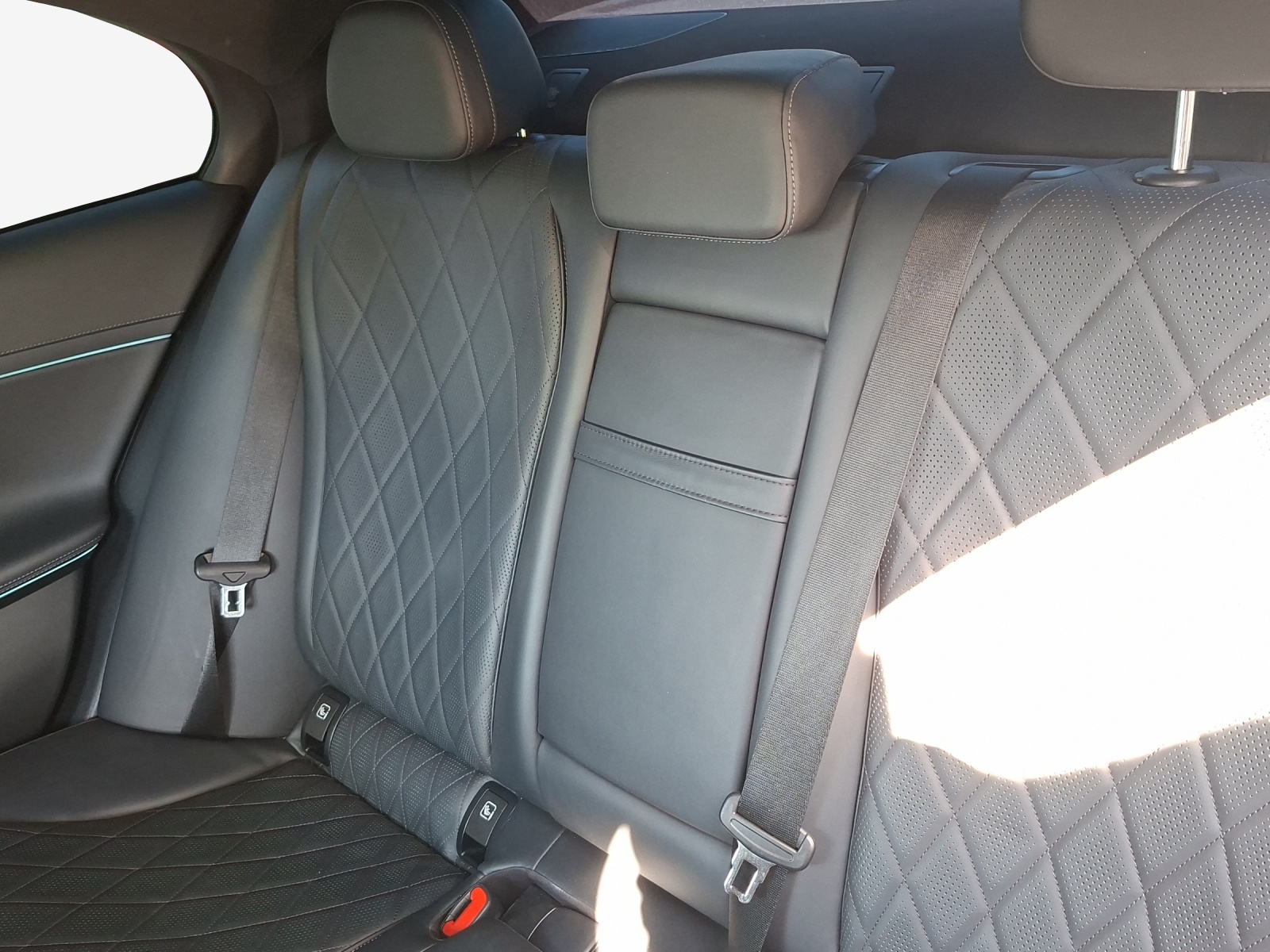 MERCEDES-BENZ E 400 e 4Matic 9G-Tronic-image-12