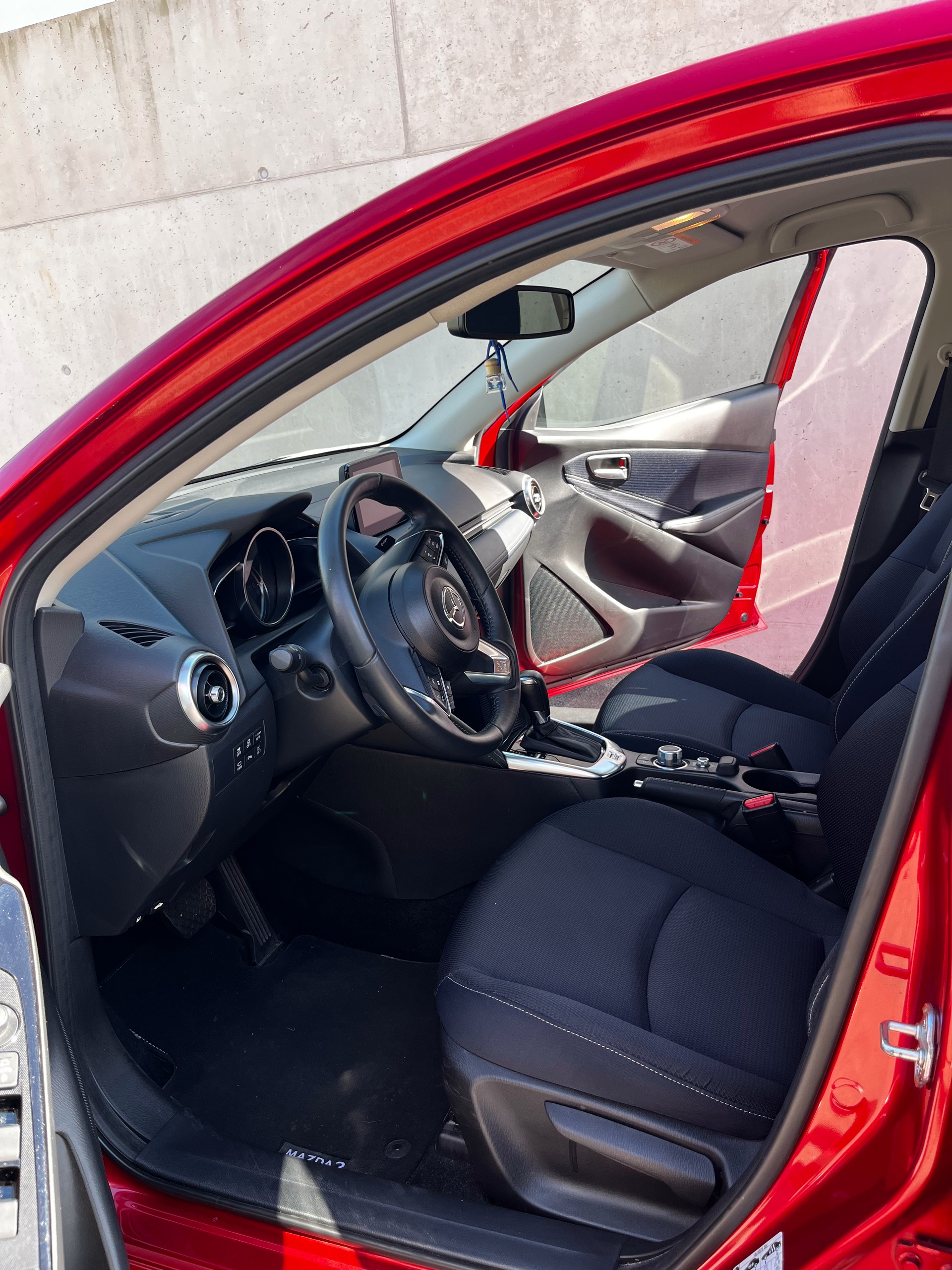 MAZDA 1.5 90 Revolution-image-4