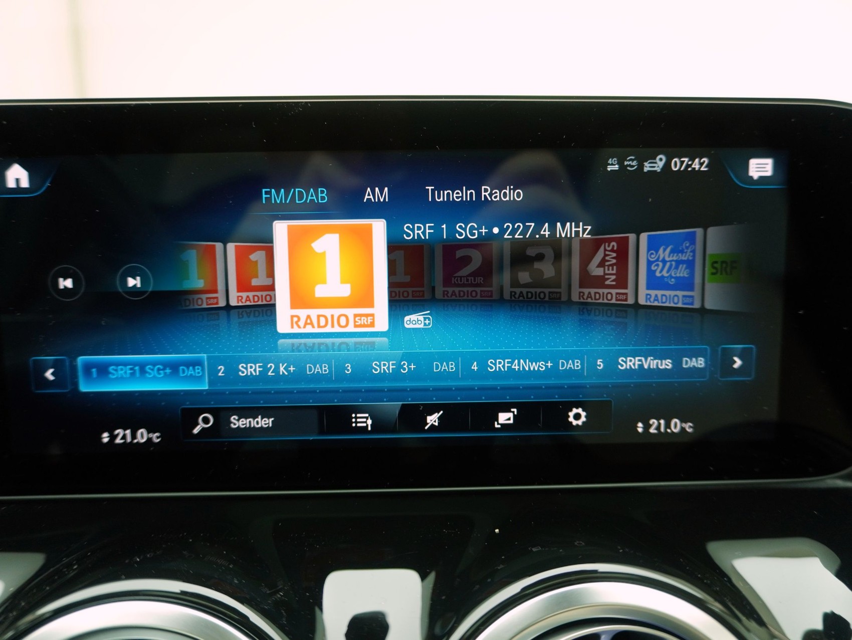 MERCEDES-BENZ GLA-Klasse GLA 220 d Progressive 4matic-image-16