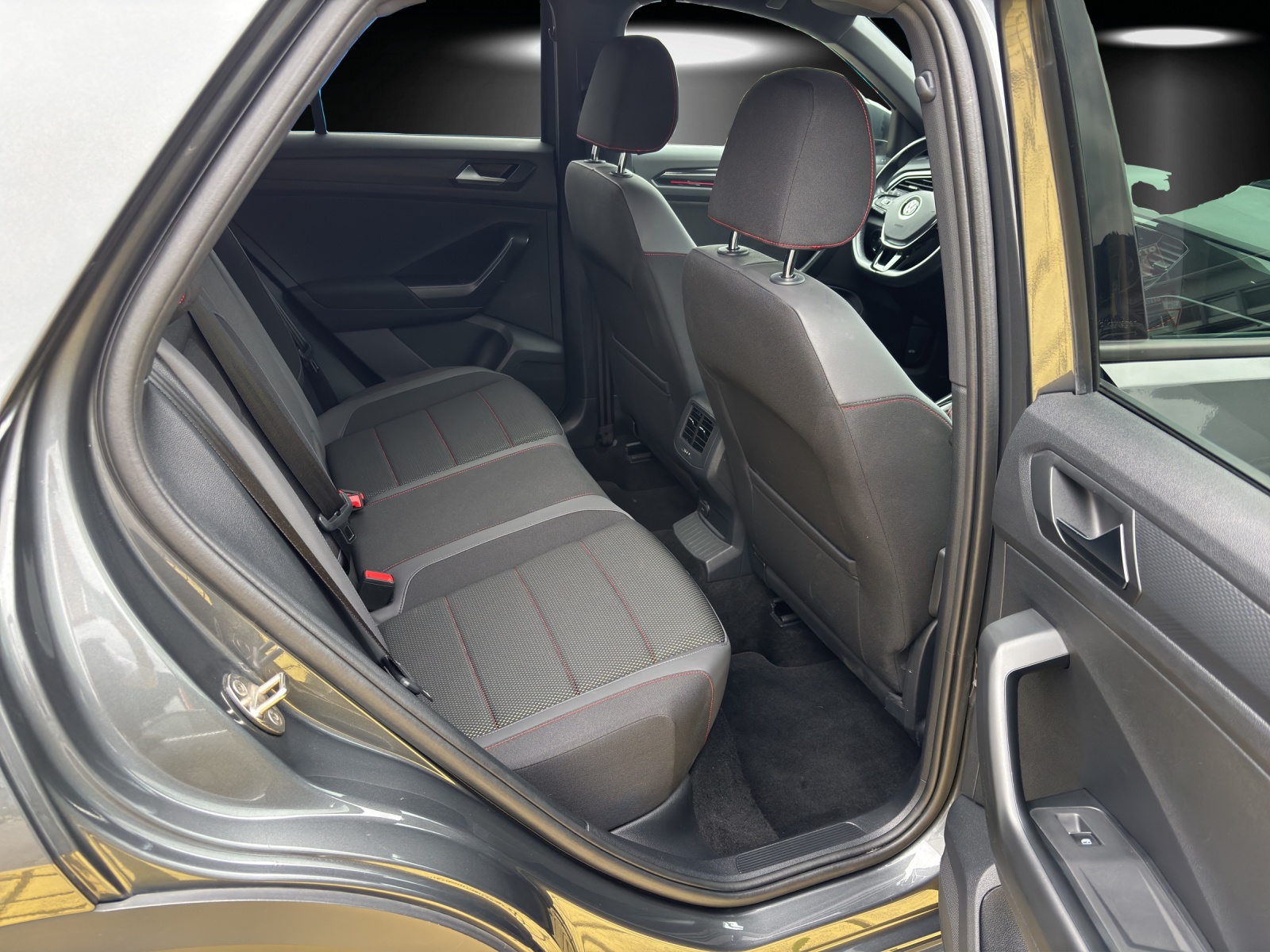 VW T-Roc 2.0 TSI Sport DSG 4Motion-image-7