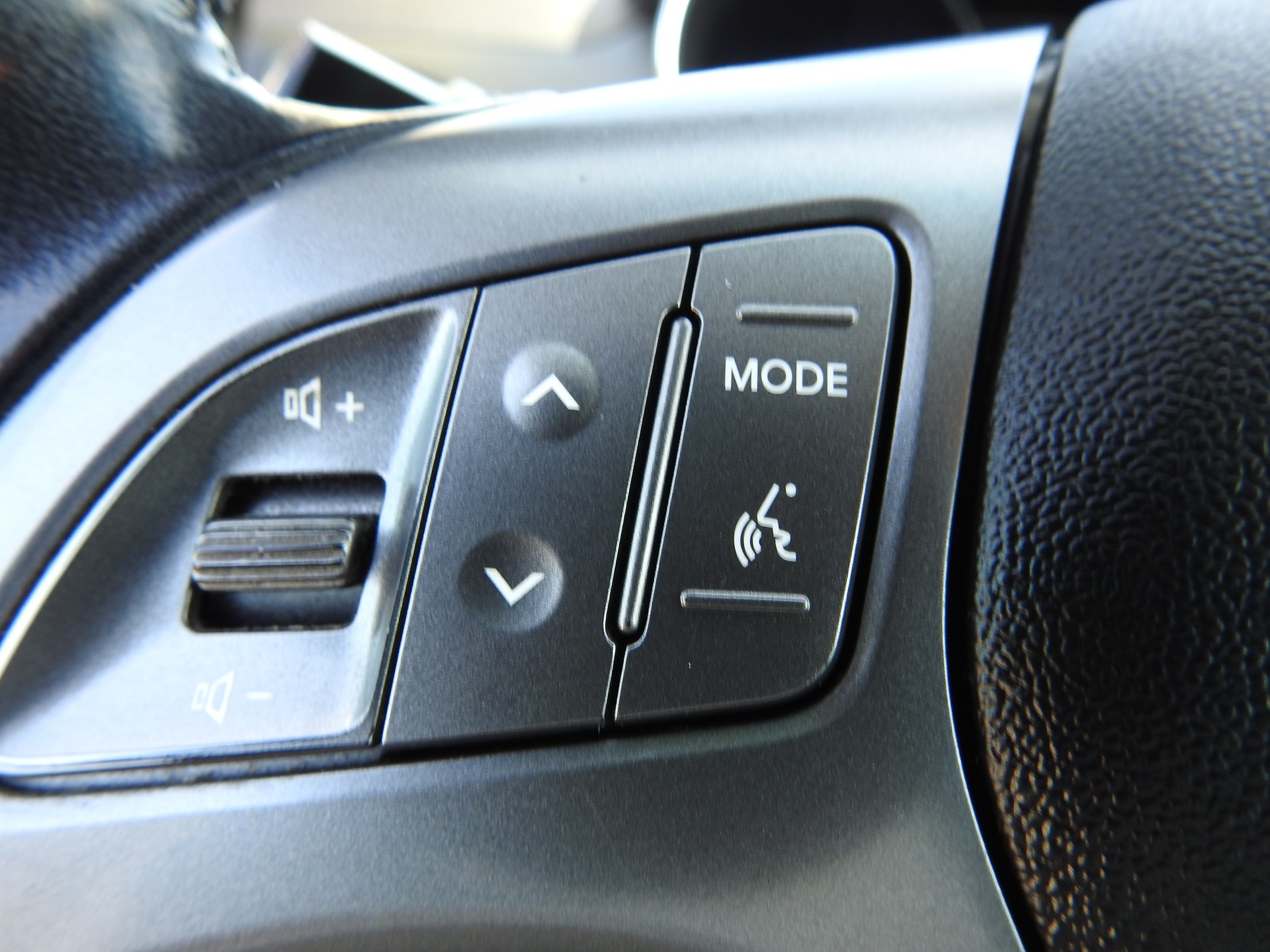 HYUNDAI iX 35 2.0 CRDi Premium 4WD Automatic-image-22
