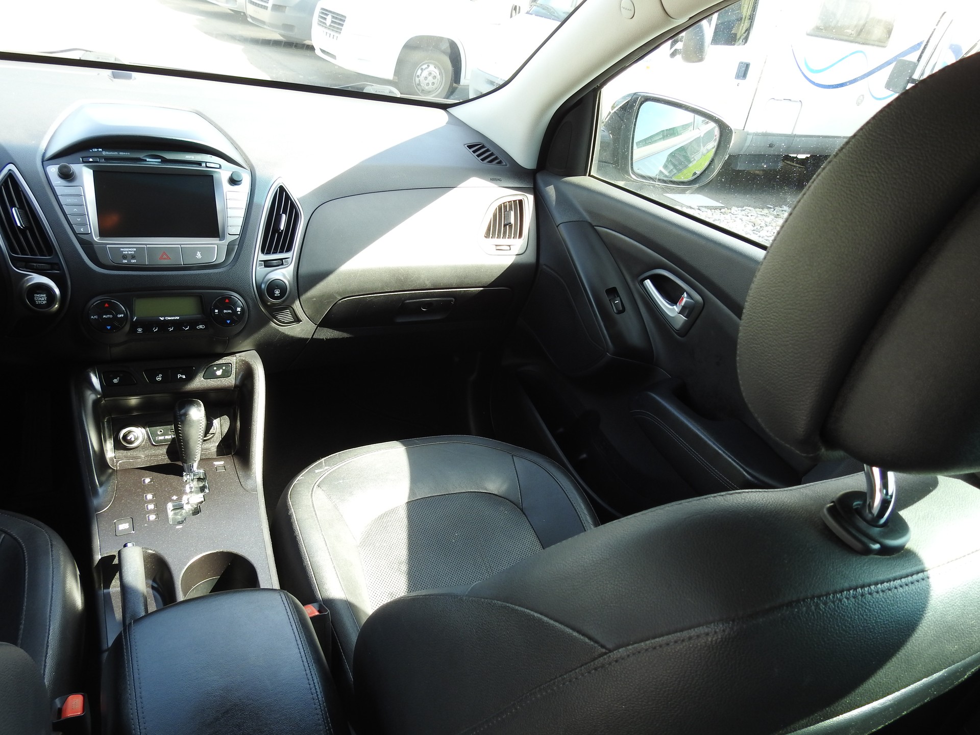 HYUNDAI iX 35 2.0 CRDi Premium 4WD Automatic-image-17